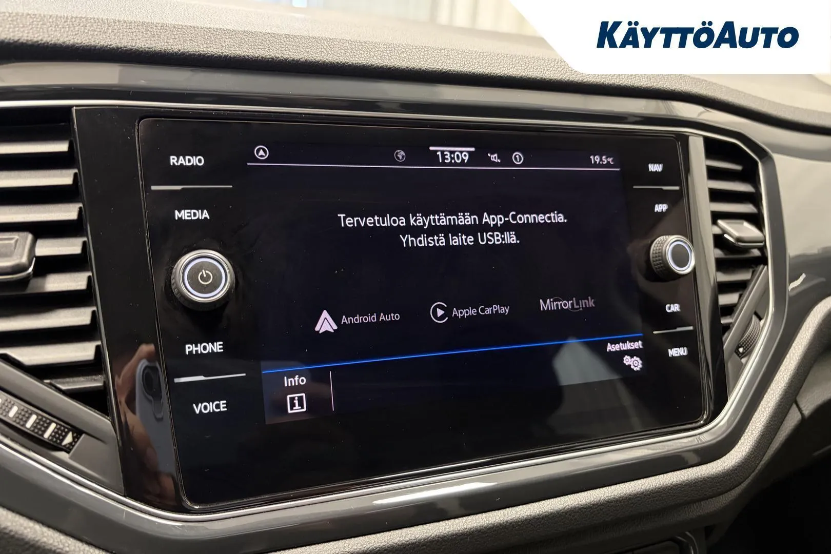 Volkswagen T-Roc GOJ-974 carousel image