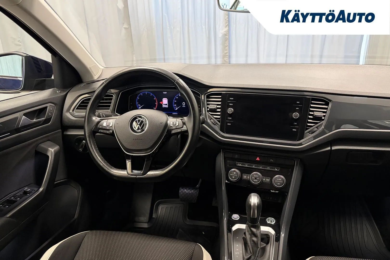 Volkswagen T-Roc GOJ-974 carousel image