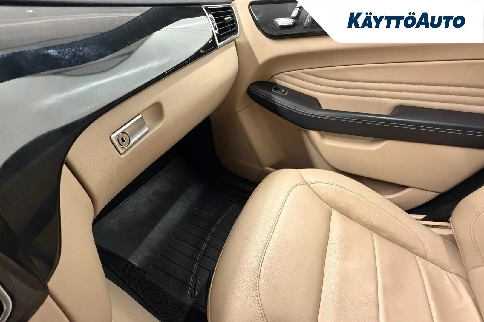 Mercedes-Benz GLE XPC-151 carousel image