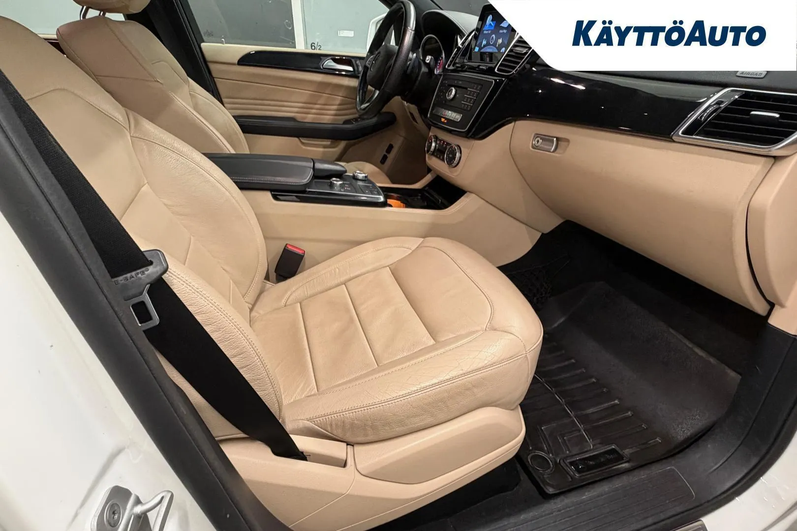 Mercedes-Benz GLE XPC-151 carousel image