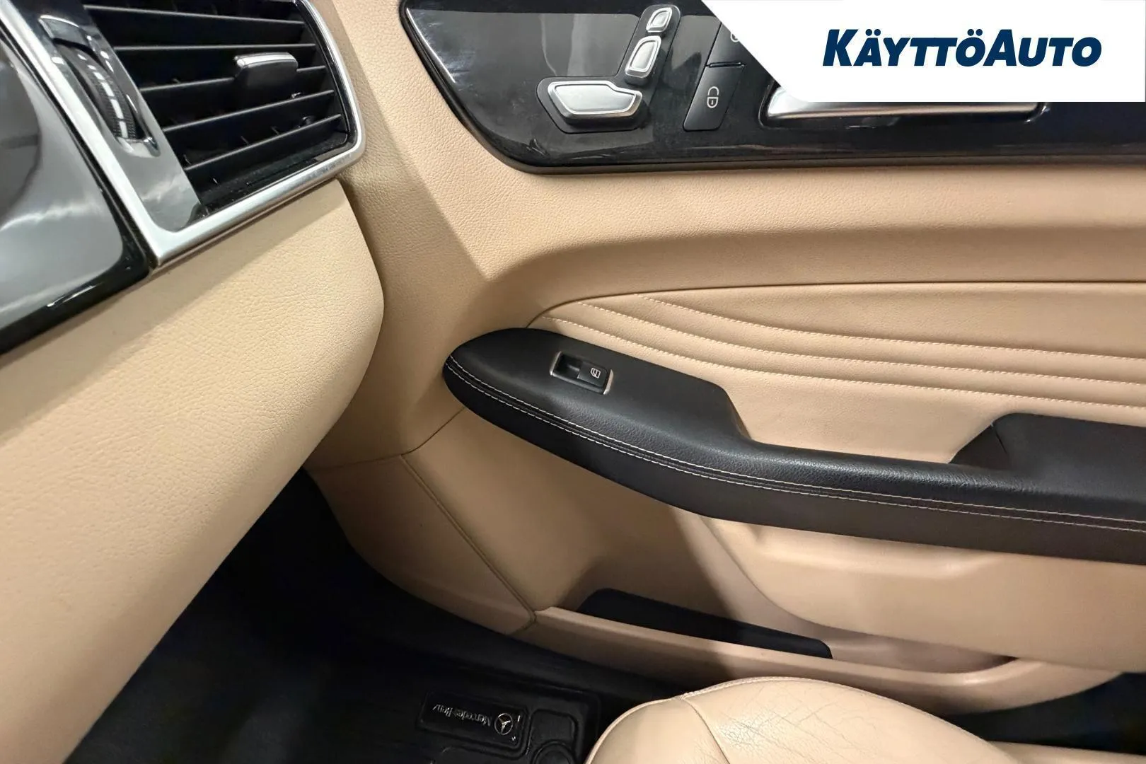 Mercedes-Benz GLE XPC-151 carousel image