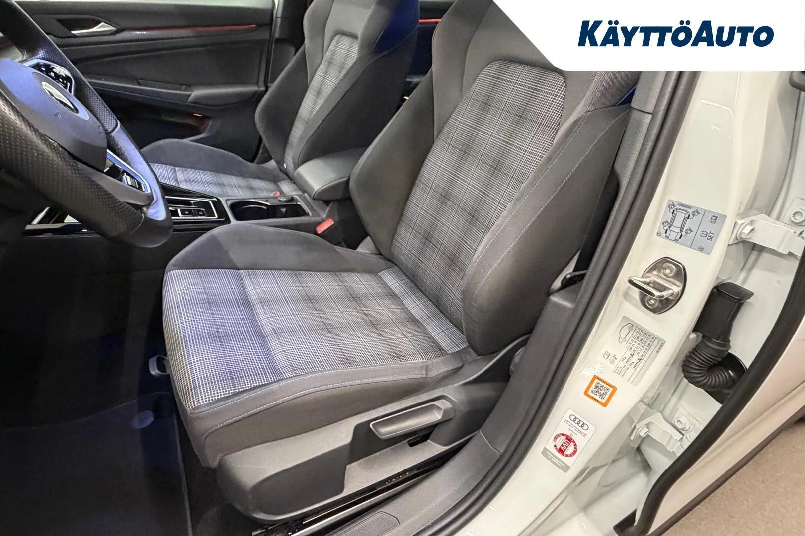Volkswagen Golf ZPC-251 carousel image