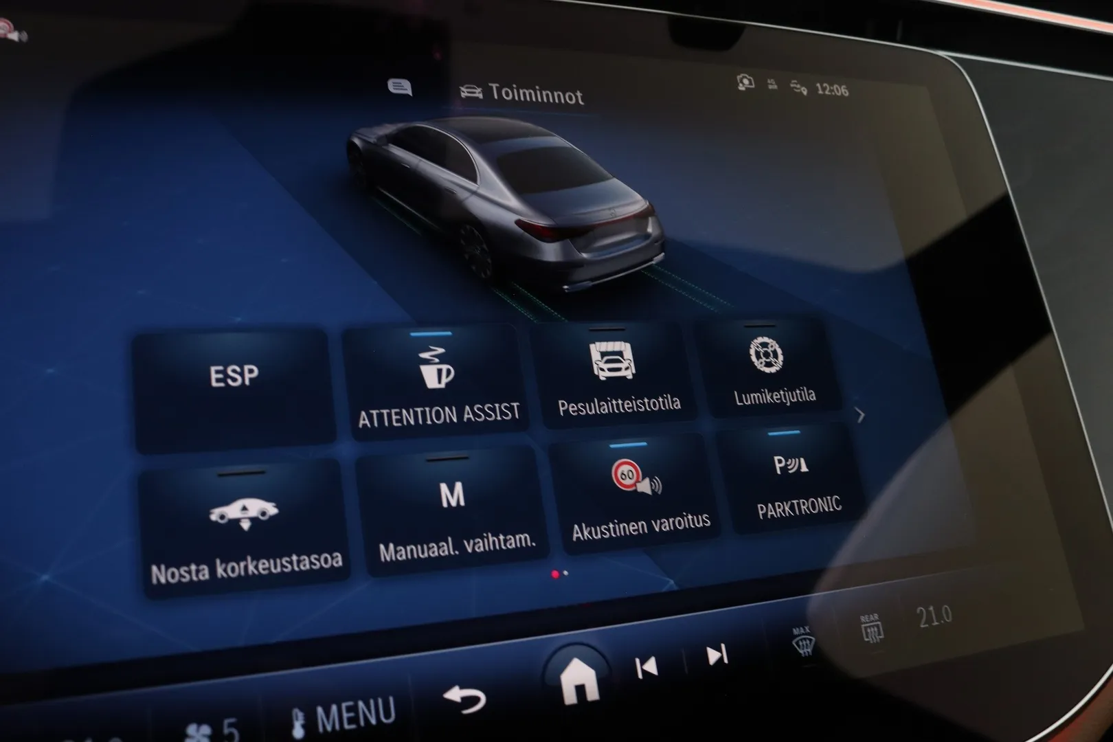 Mercedes-Benz E XTM-141 carousel image