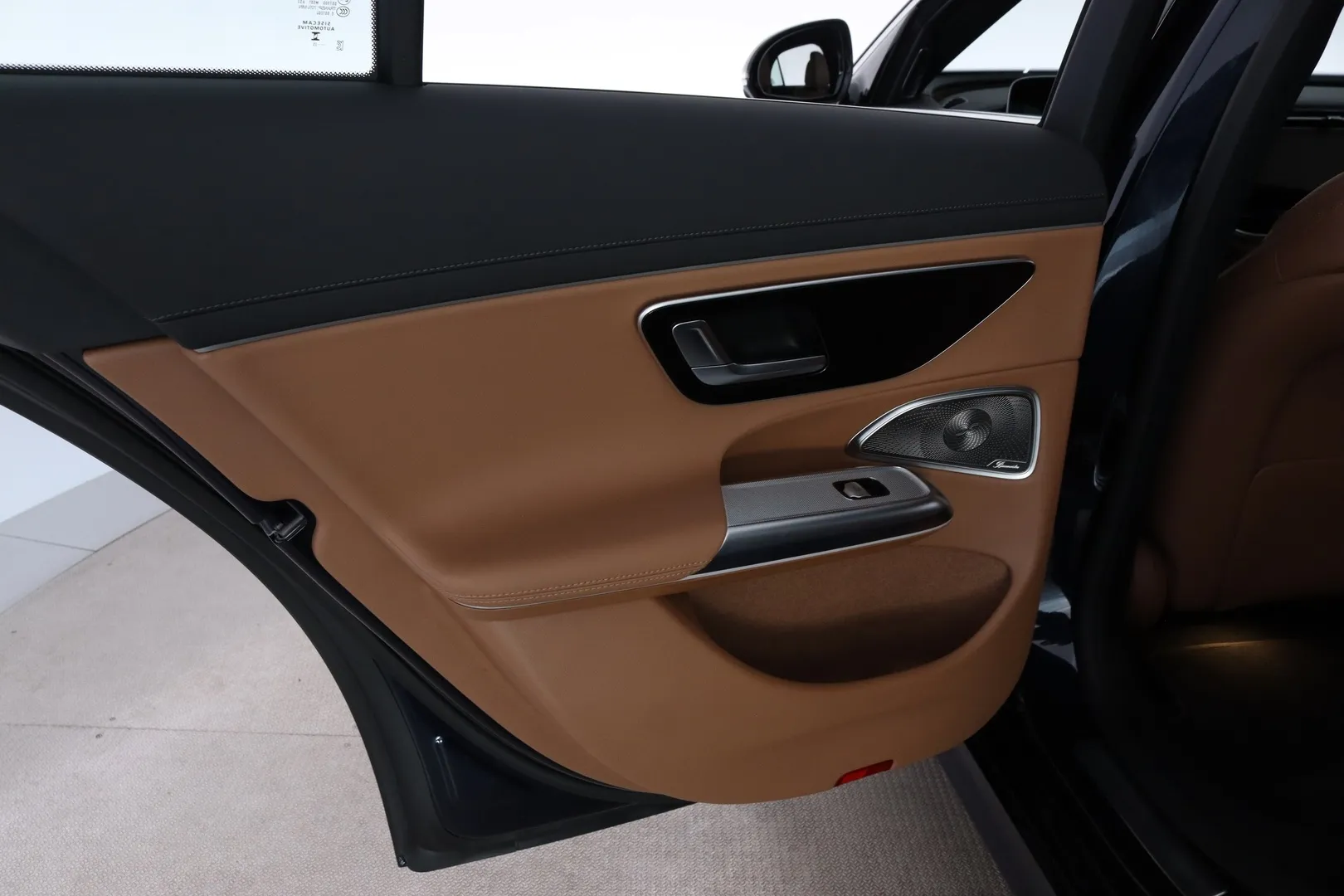 Mercedes-Benz E XTM-141 carousel image