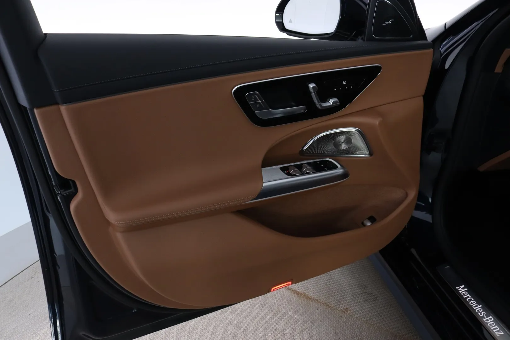 Mercedes-Benz E XTM-141 carousel image