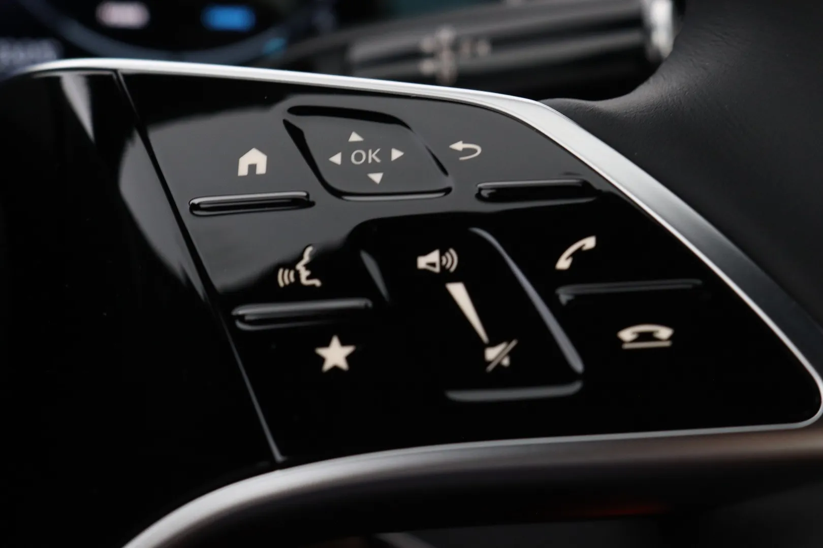 Mercedes-Benz E XTM-141 carousel image