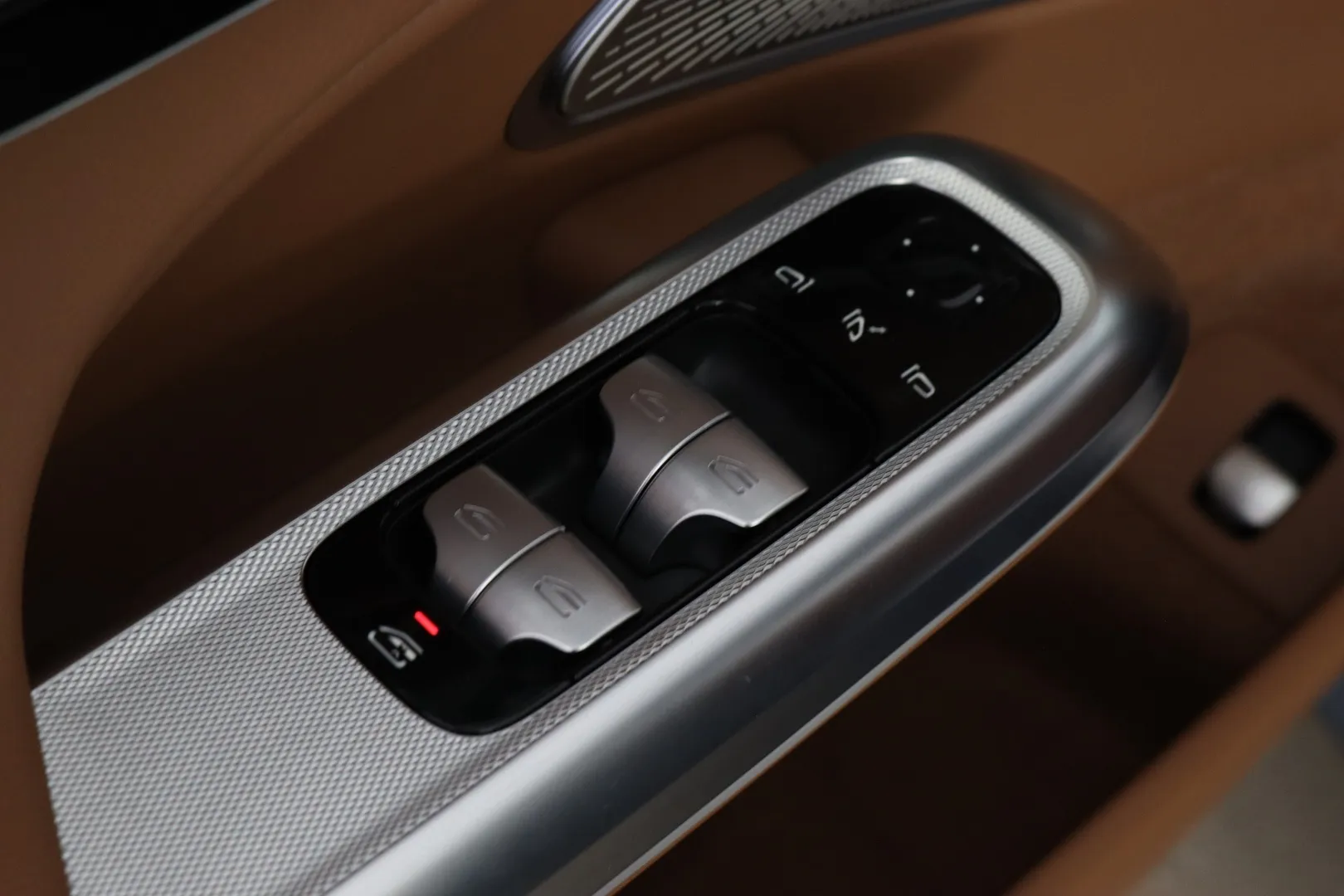 Mercedes-Benz E XTM-141 carousel image