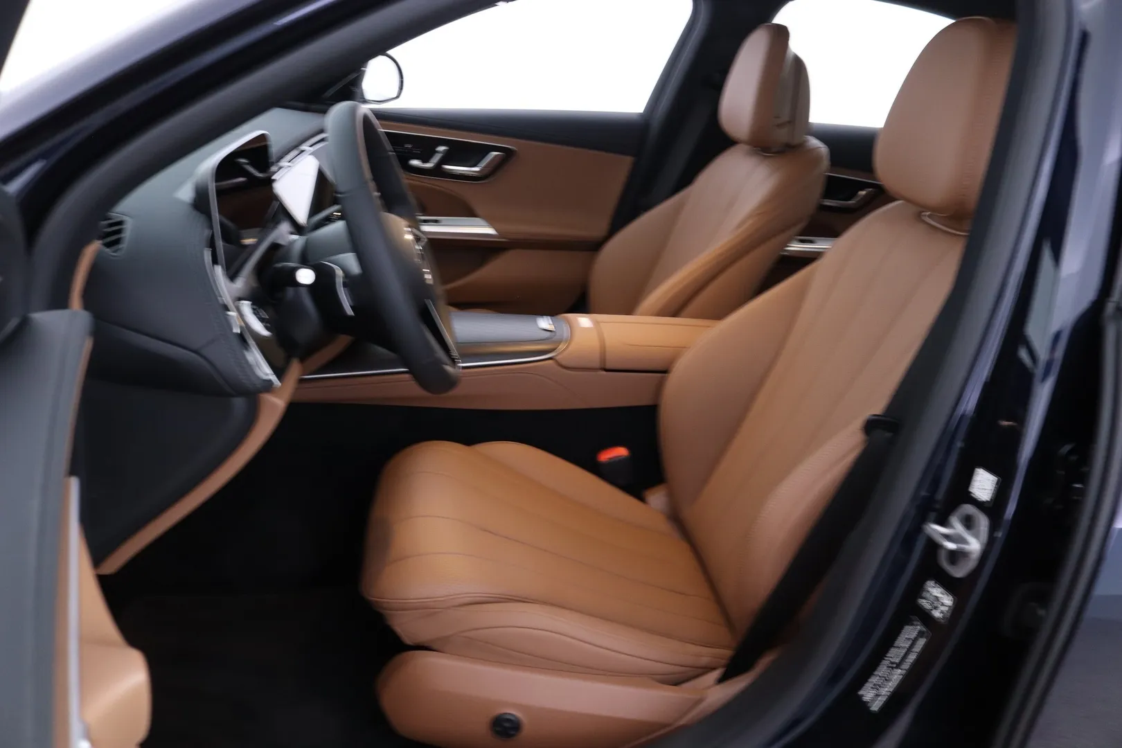 Mercedes-Benz E XTM-141 carousel image