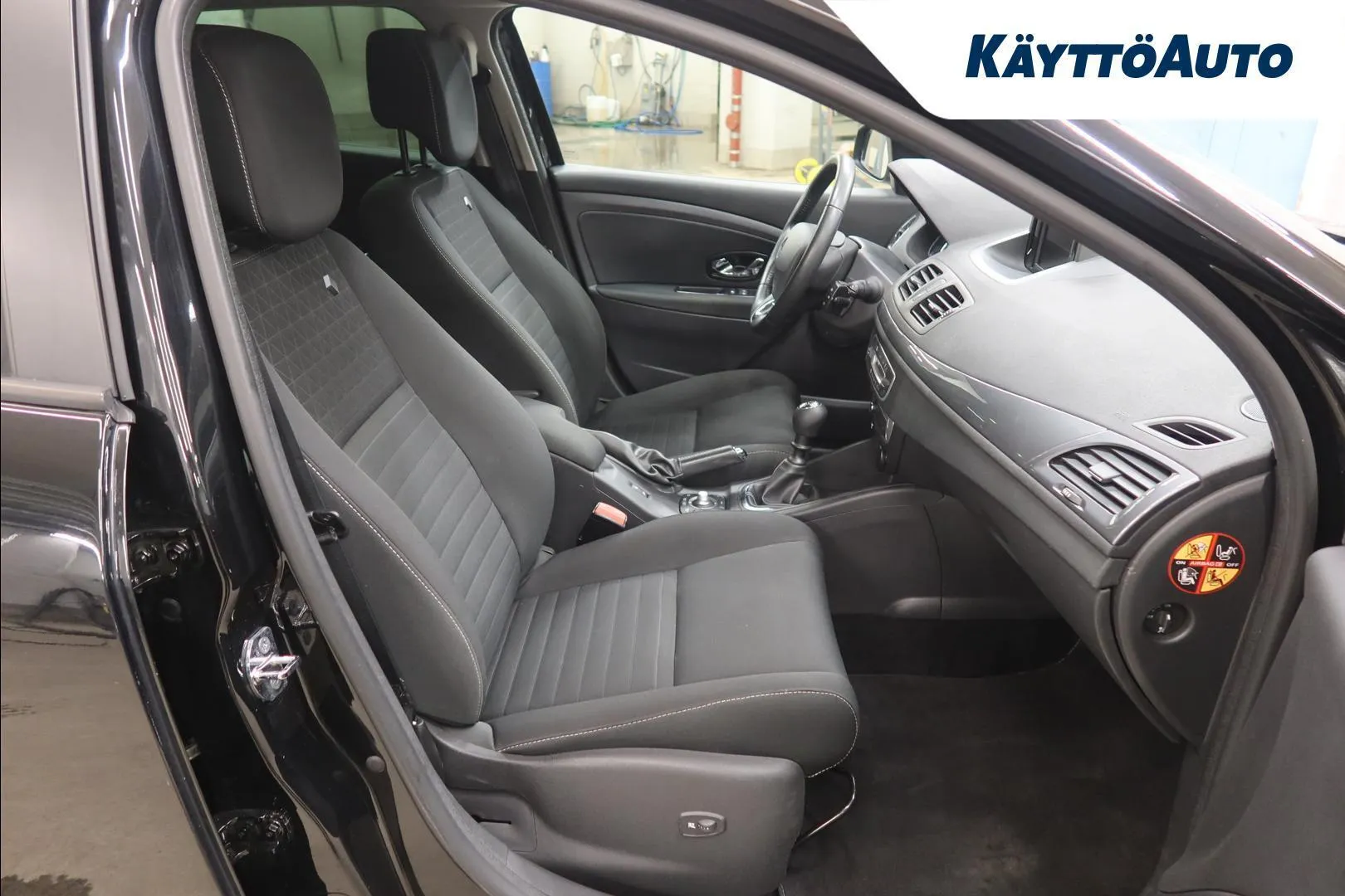Renault Megane JKA-903 carousel image