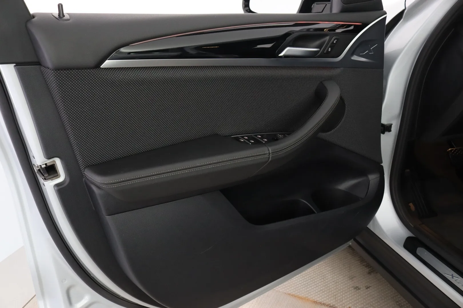 BMW X4 SVZ-404 carousel image