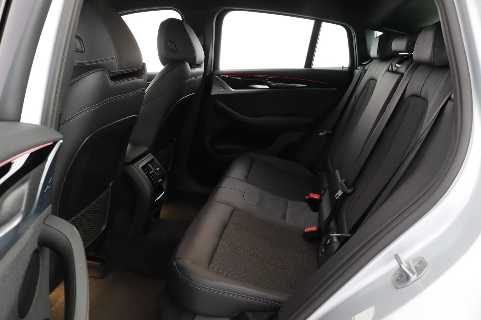 BMW X4 SVZ-404 carousel image