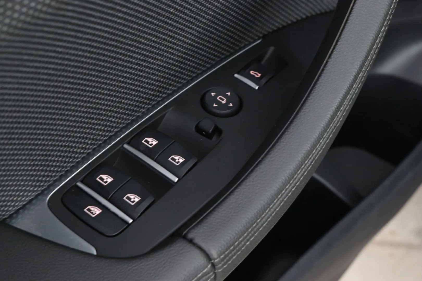 BMW X4 SVZ-404 carousel image