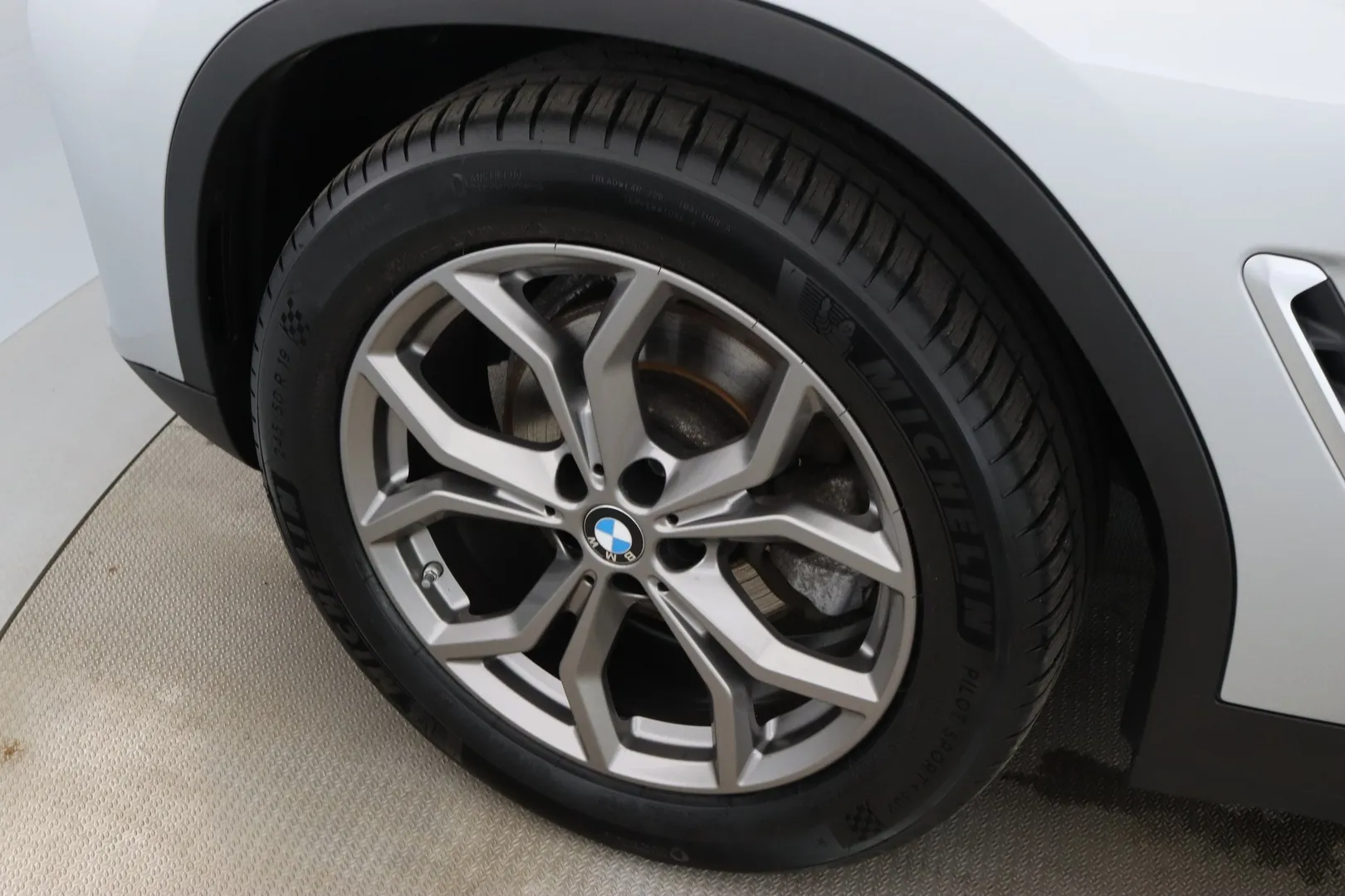BMW X4 SVZ-404 carousel image
