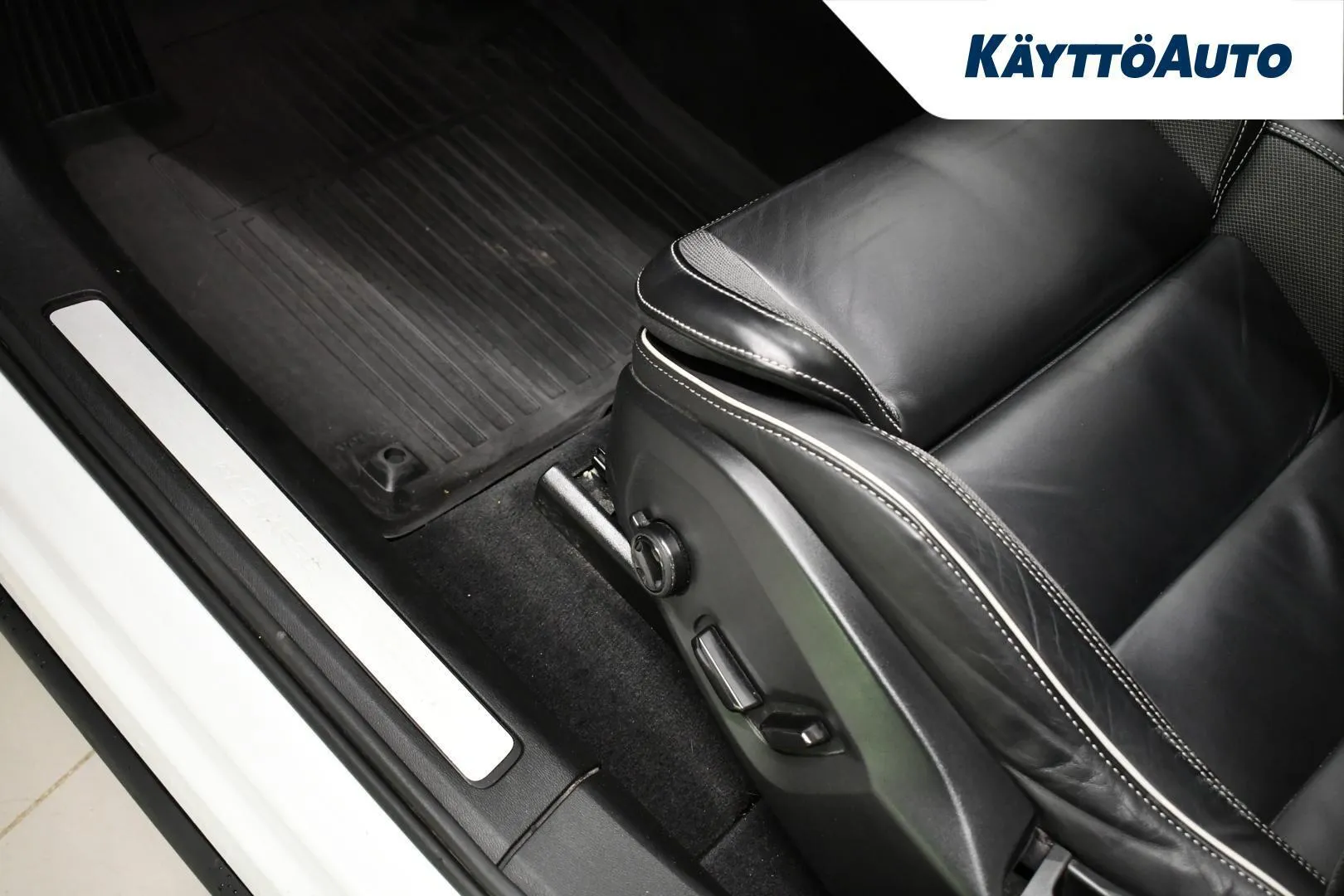Volvo XC60 KUX-178 carousel image
