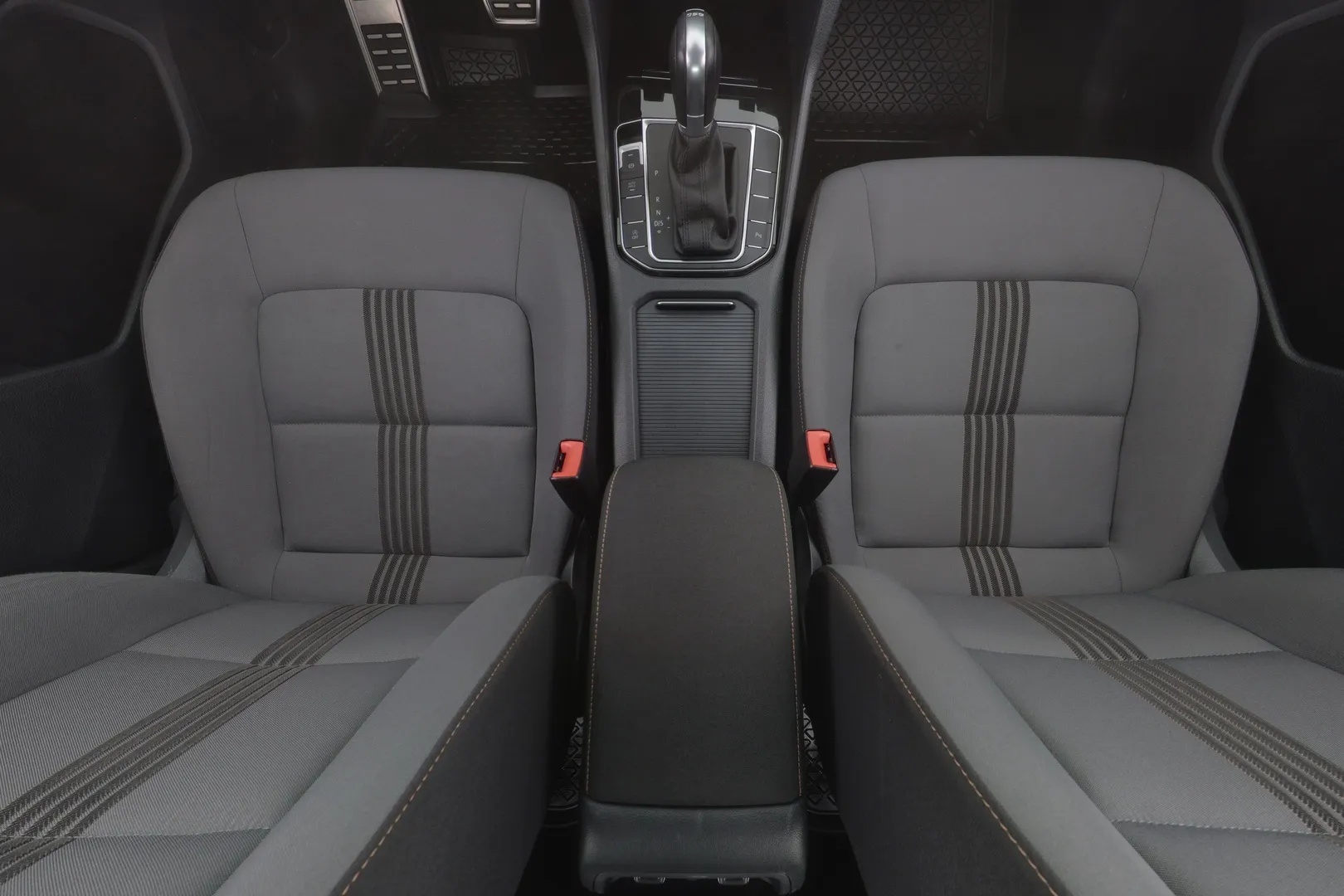 Volkswagen Golf Sportsvan LNC-661 carousel image