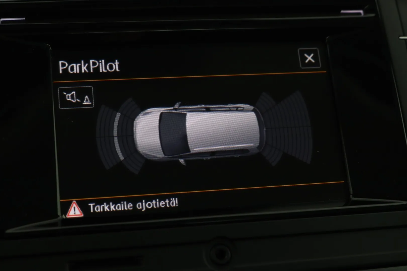 Volkswagen Golf Sportsvan LNC-661 carousel image