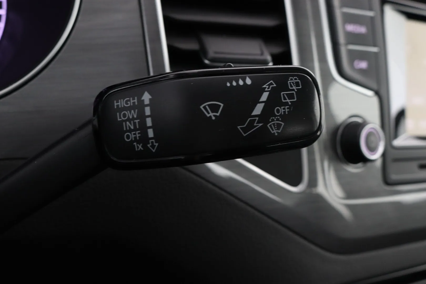 Volkswagen Golf Sportsvan LNC-661 carousel image