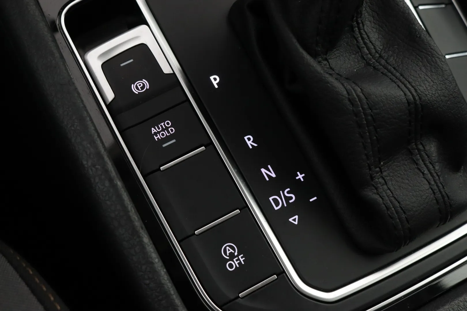 Volkswagen Golf Sportsvan LNC-661 carousel image