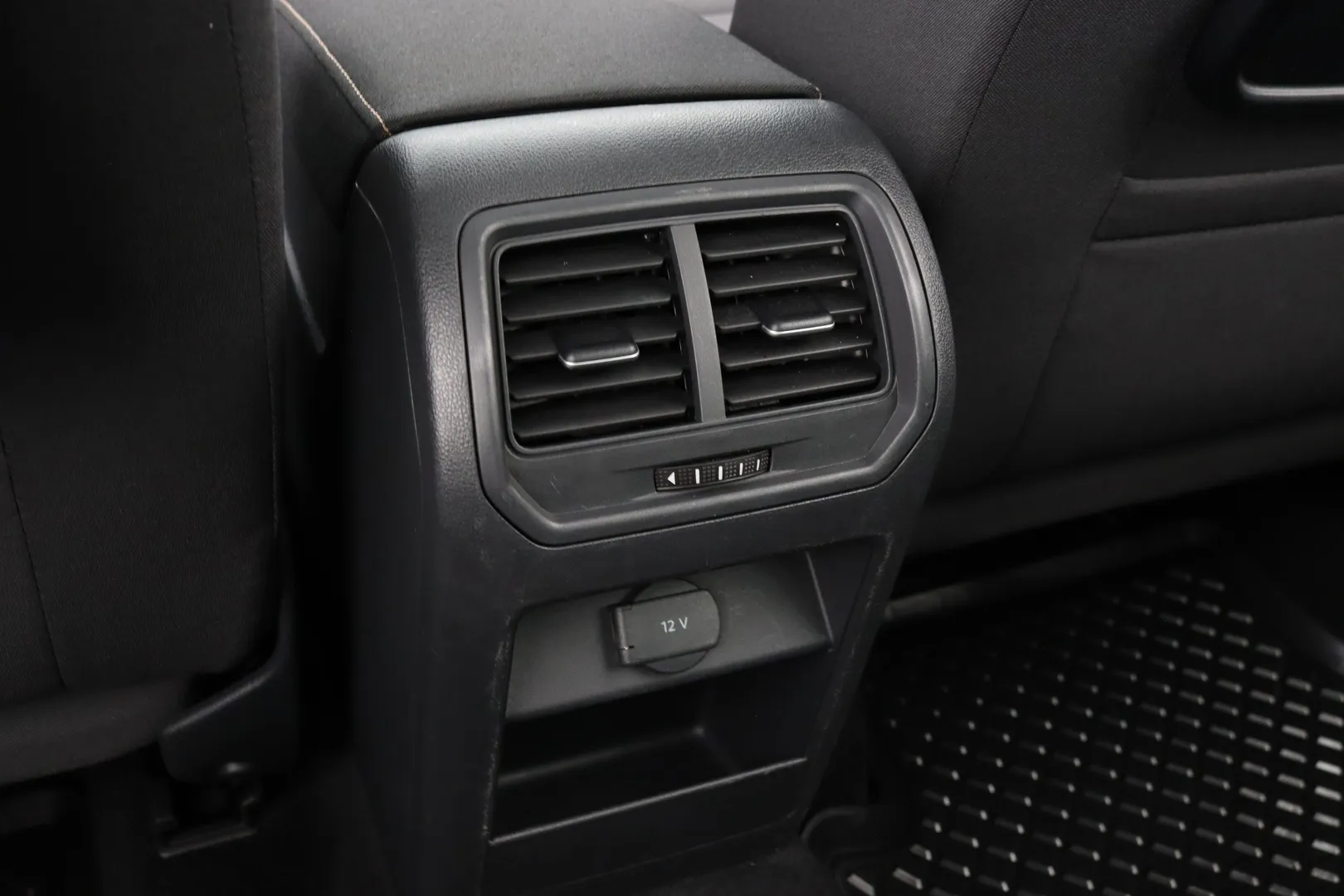 Volkswagen Golf Sportsvan LNC-661 carousel image