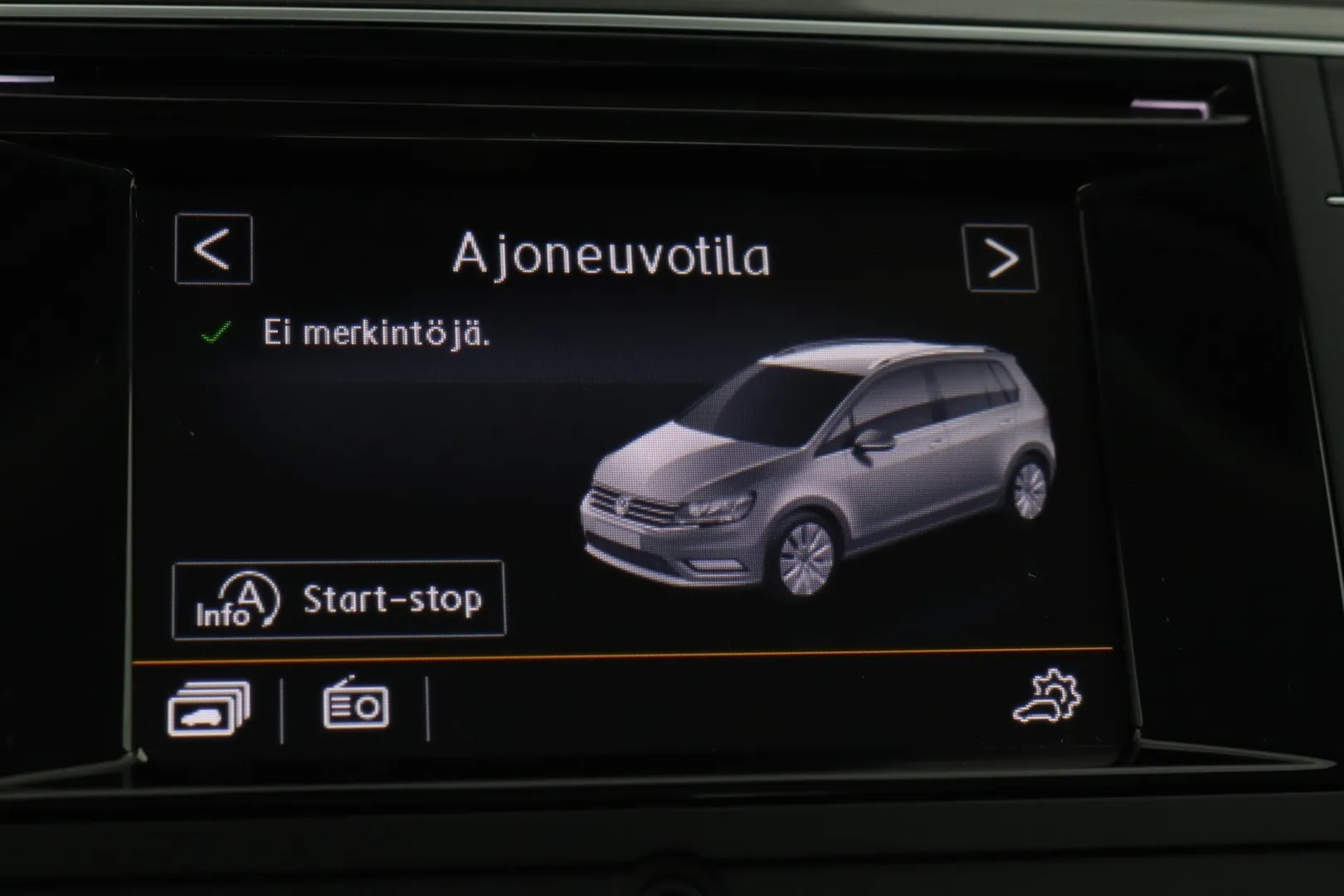 Volkswagen Golf Sportsvan LNC-661 carousel image