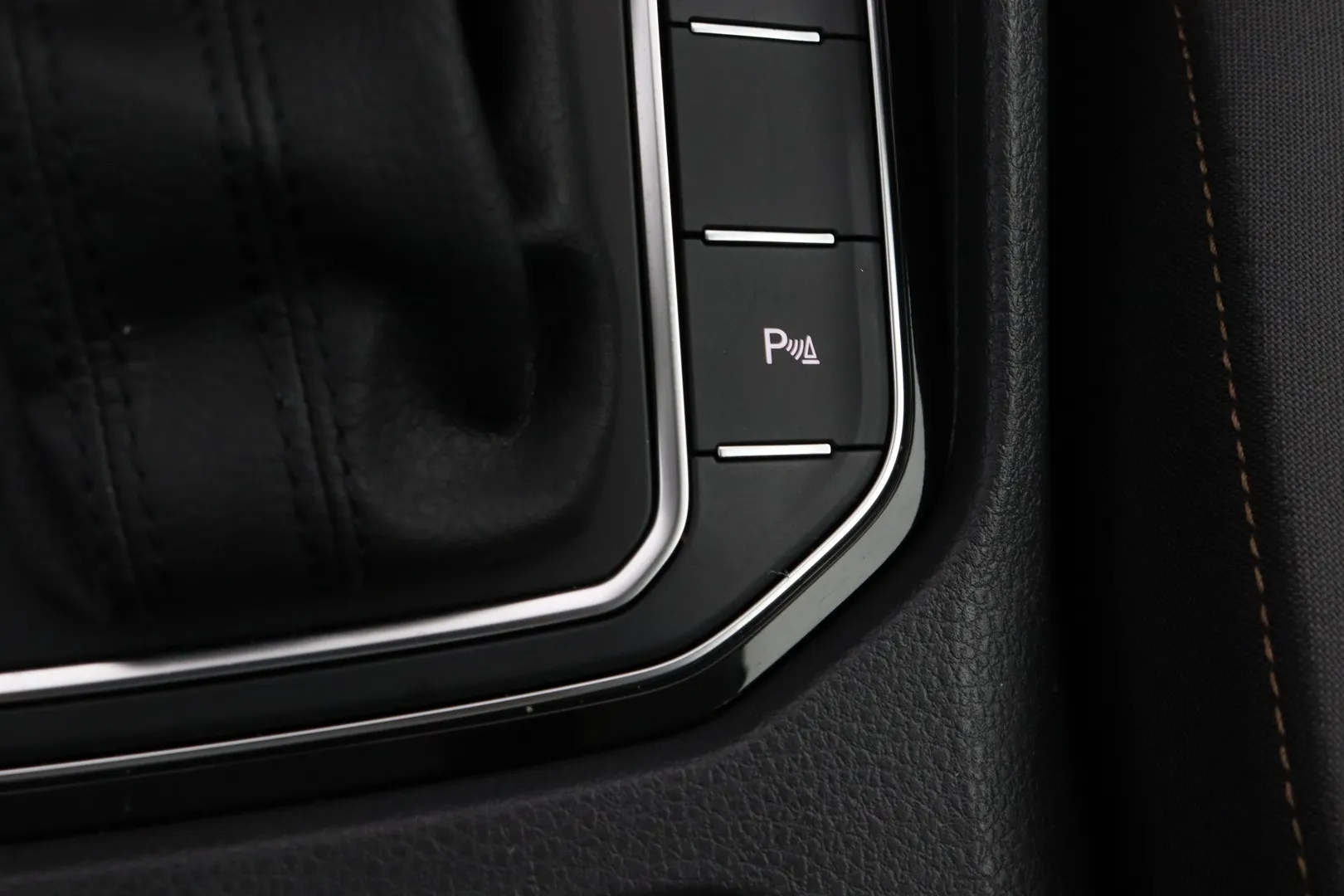 Volkswagen Golf Sportsvan LNC-661 carousel image