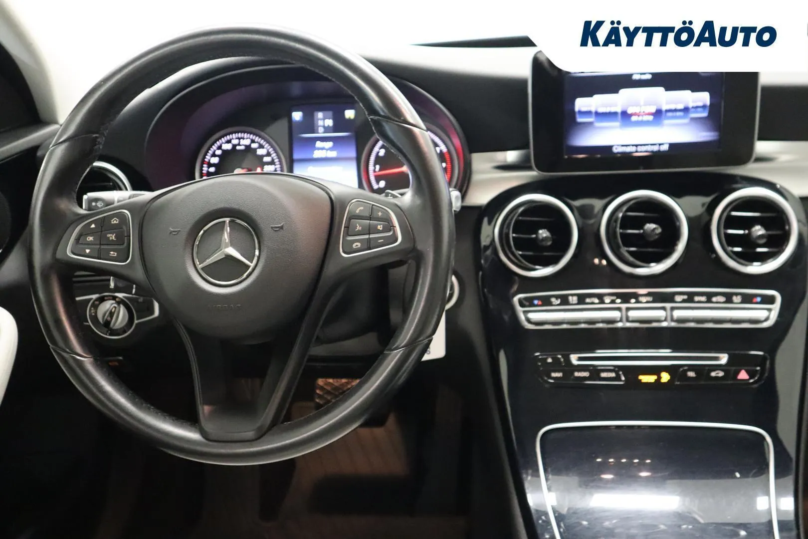 Mercedes-Benz C YJH-370 carousel image