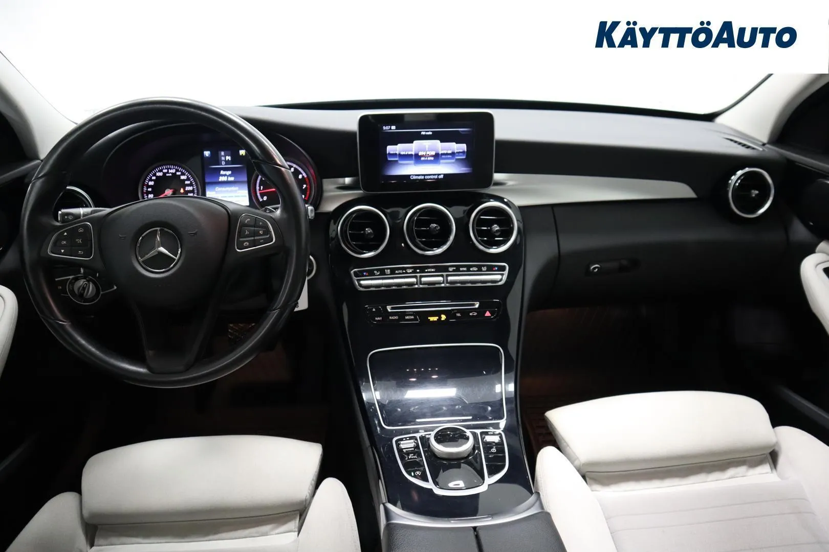 Mercedes-Benz C YJH-370 carousel image