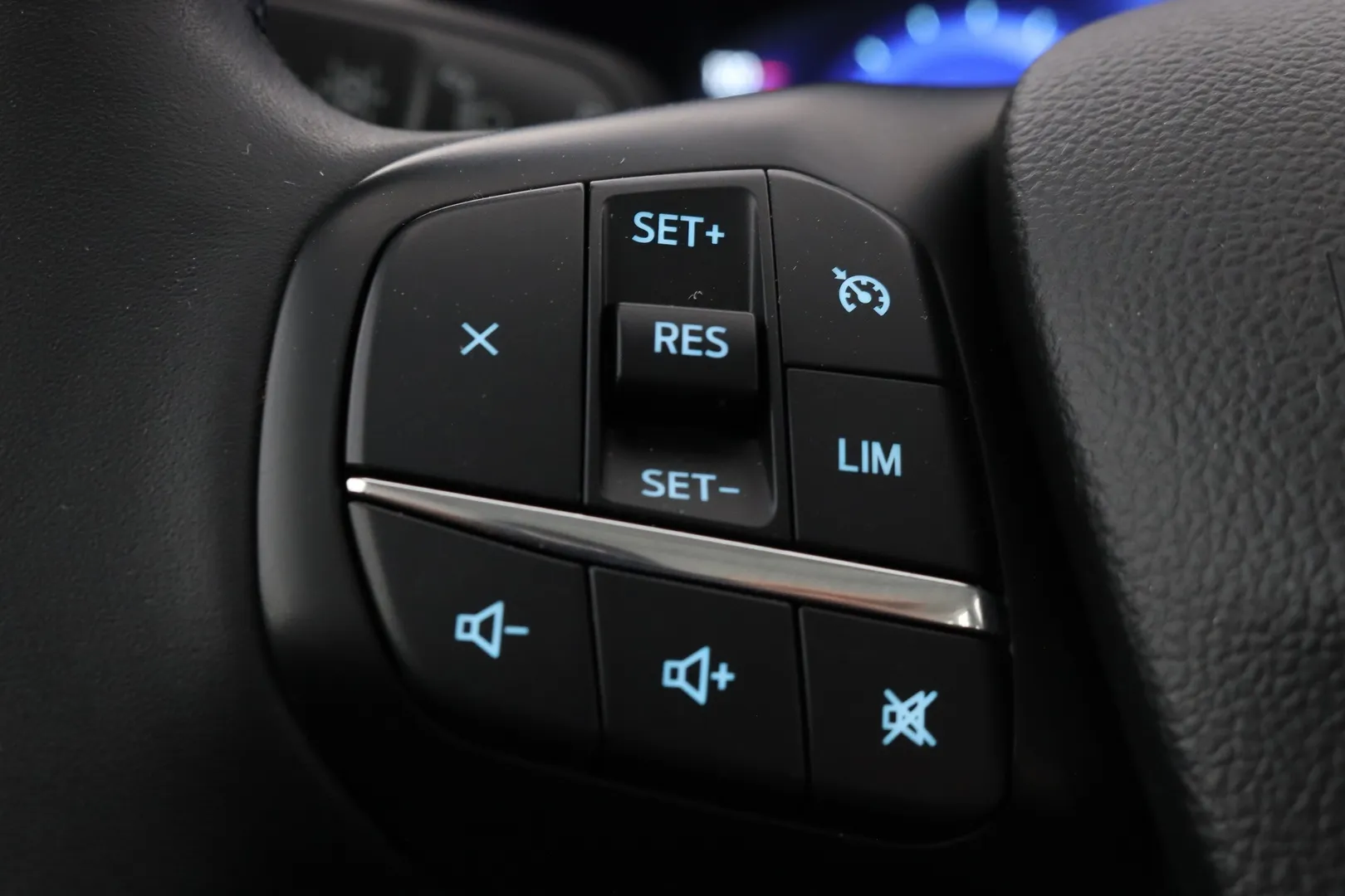 Ford Kuga IPX-133 carousel image