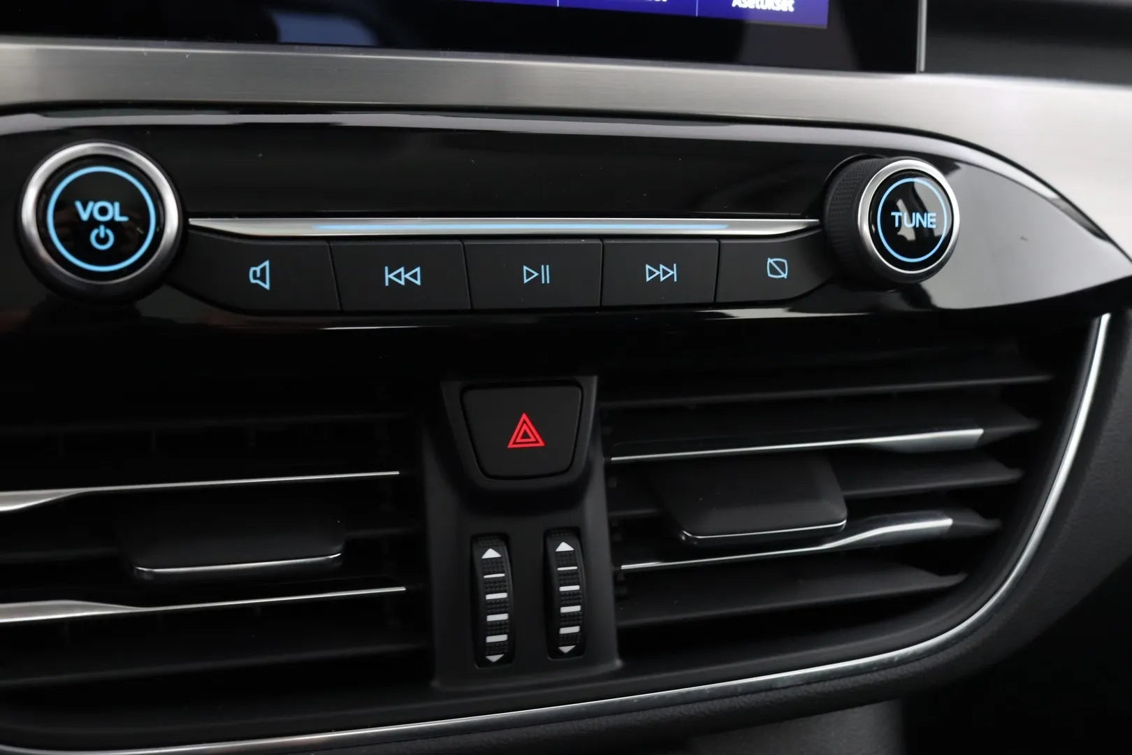 Ford Kuga IPX-133 carousel image