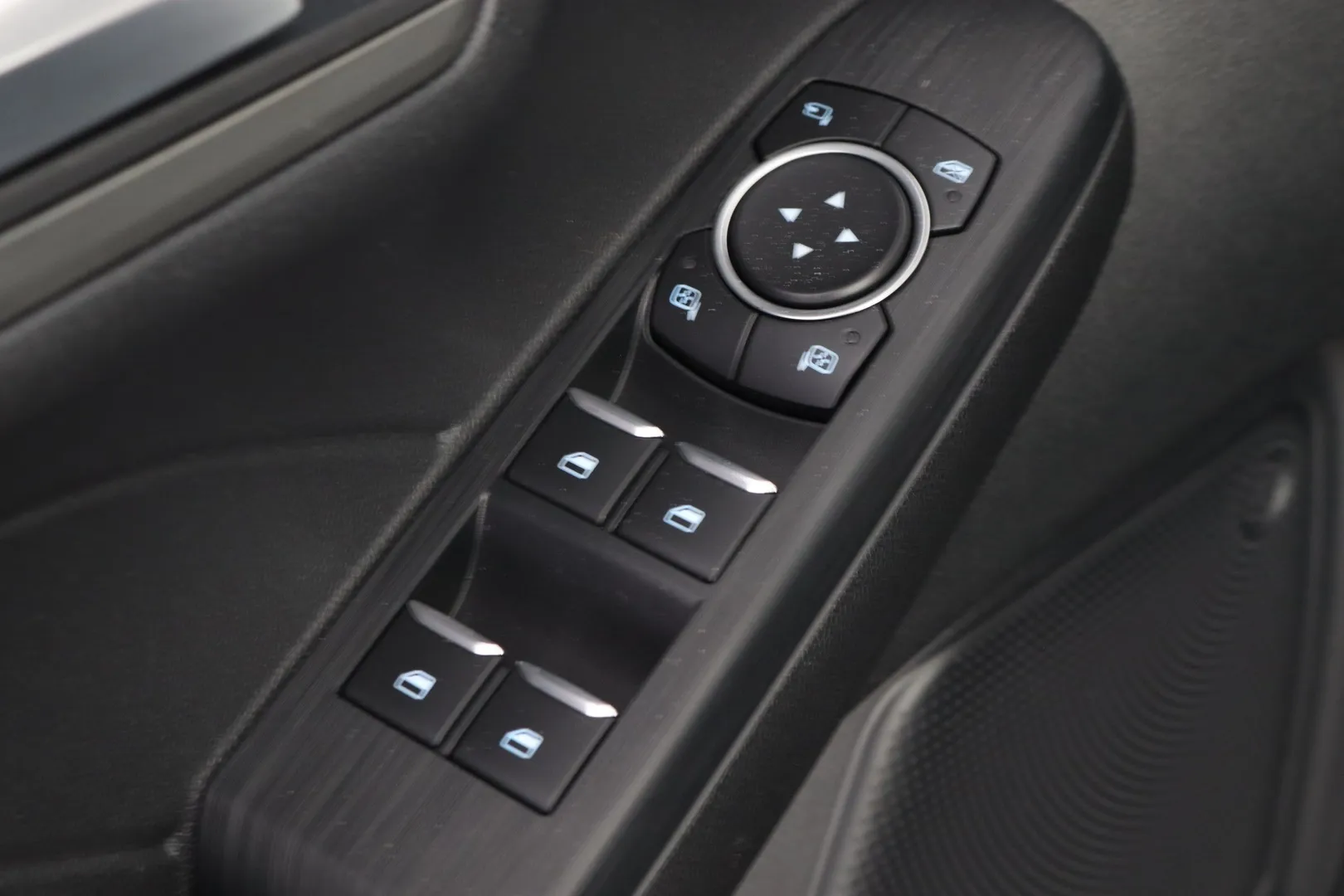 Ford Kuga IPX-133 carousel image