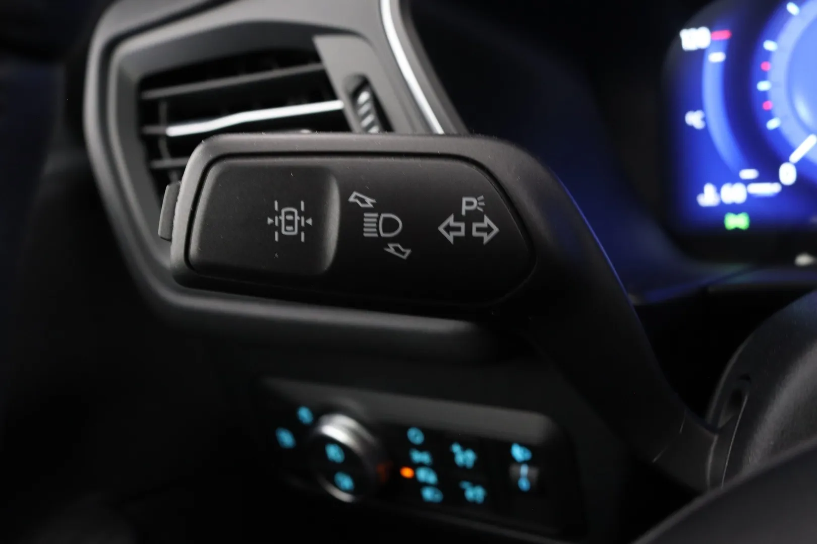 Ford Kuga IPX-133 carousel image