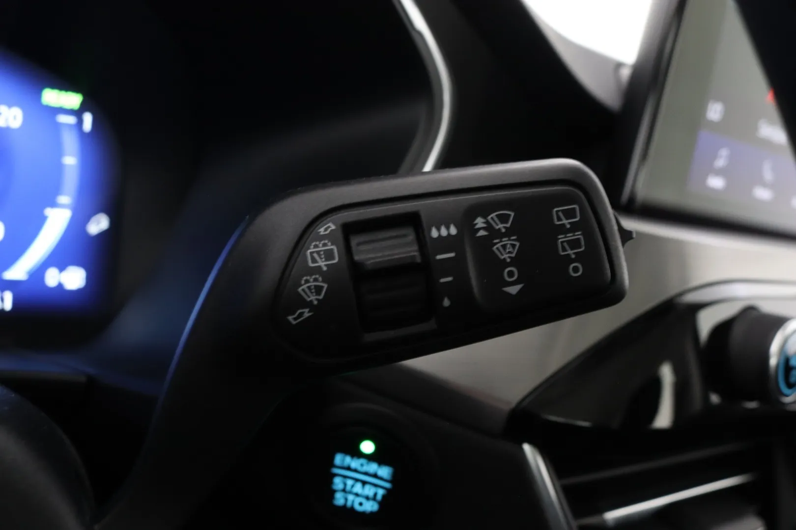 Ford Kuga IPX-133 carousel image