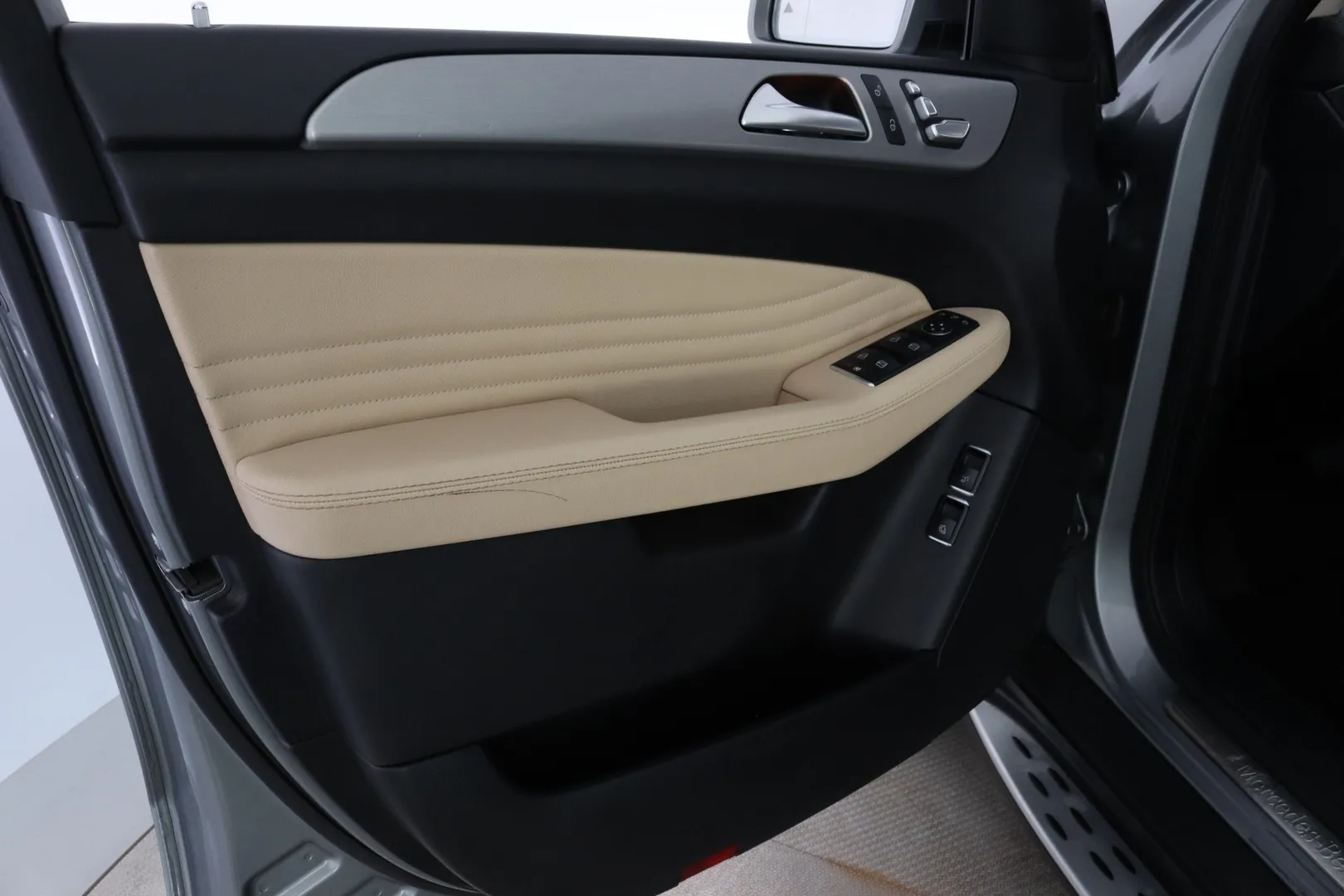 Mercedes-Benz GLE MRZ-906 carousel image