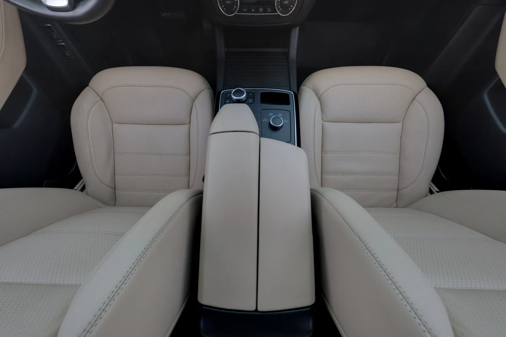 Mercedes-Benz GLE MRZ-906 carousel image