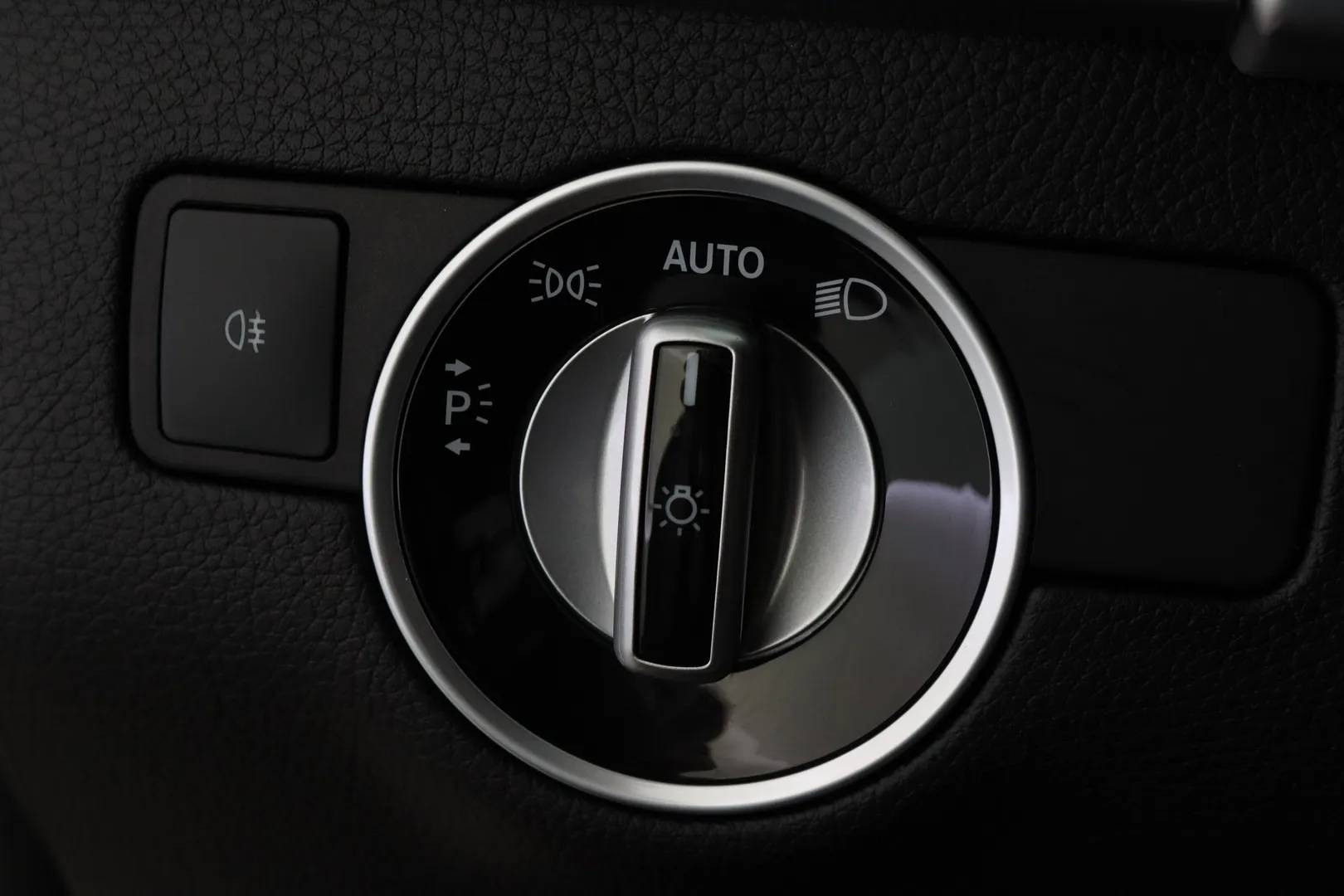 Mercedes-Benz GLE MRZ-906 carousel image