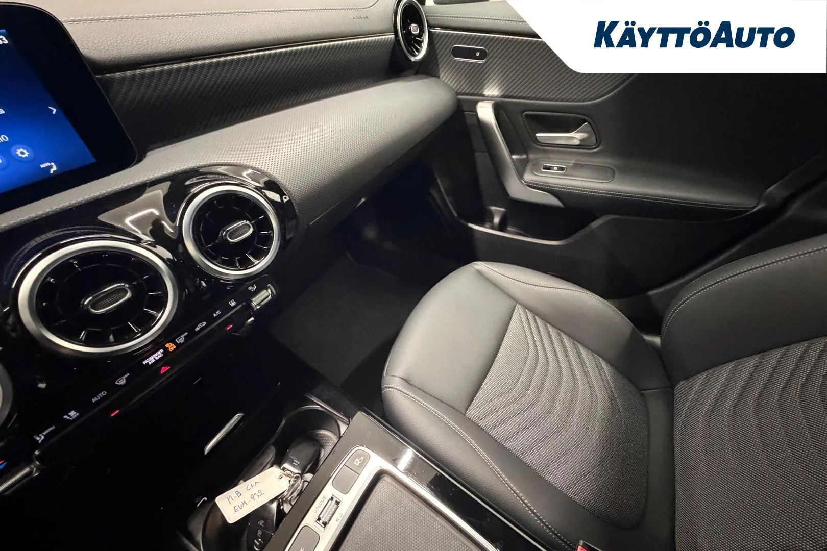 Mercedes-Benz CLA EVM-932 carousel image