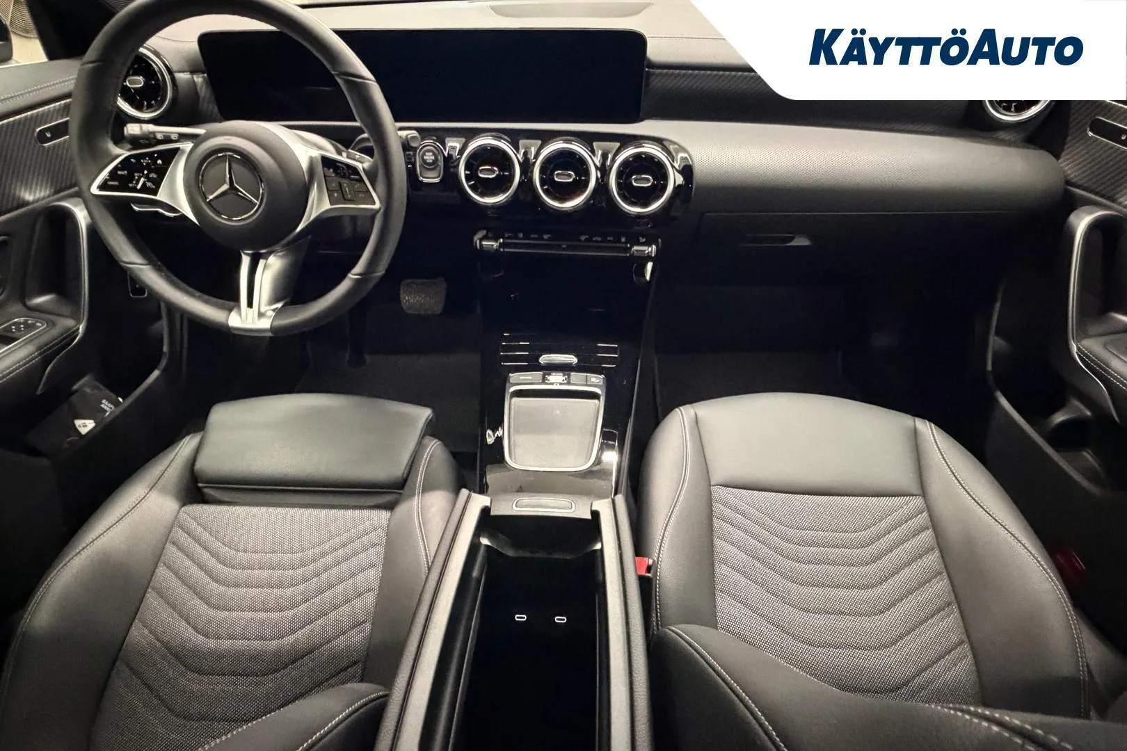 Mercedes-Benz CLA EVM-932 carousel image
