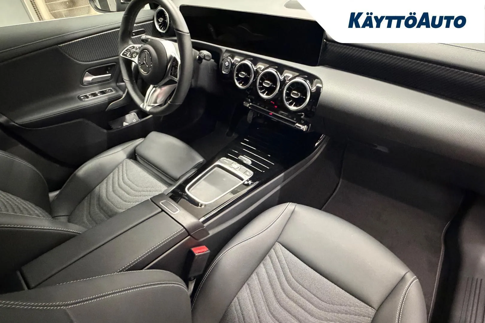 Mercedes-Benz CLA EVM-932 carousel image