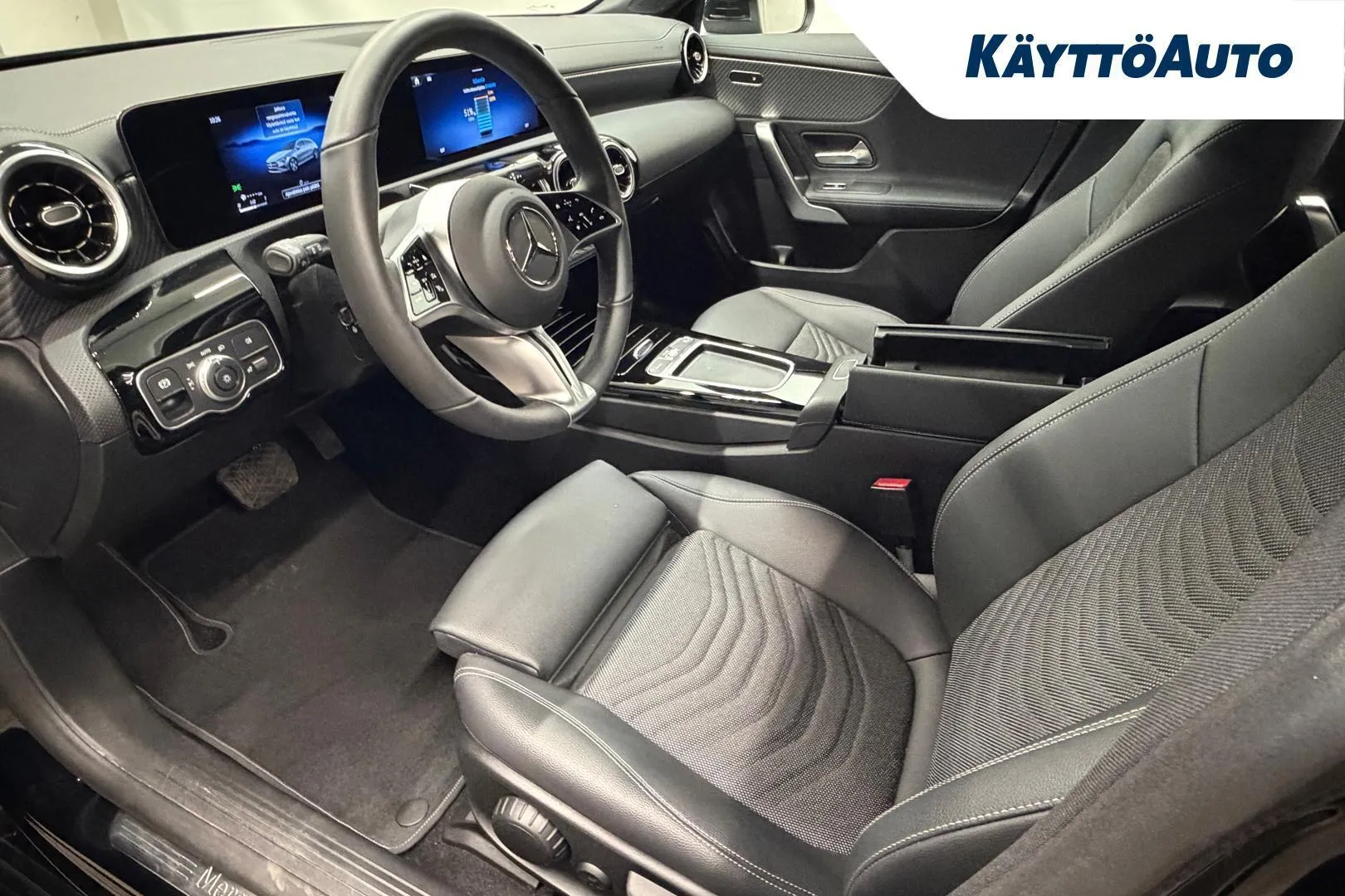 Mercedes-Benz CLA EVM-932 carousel image