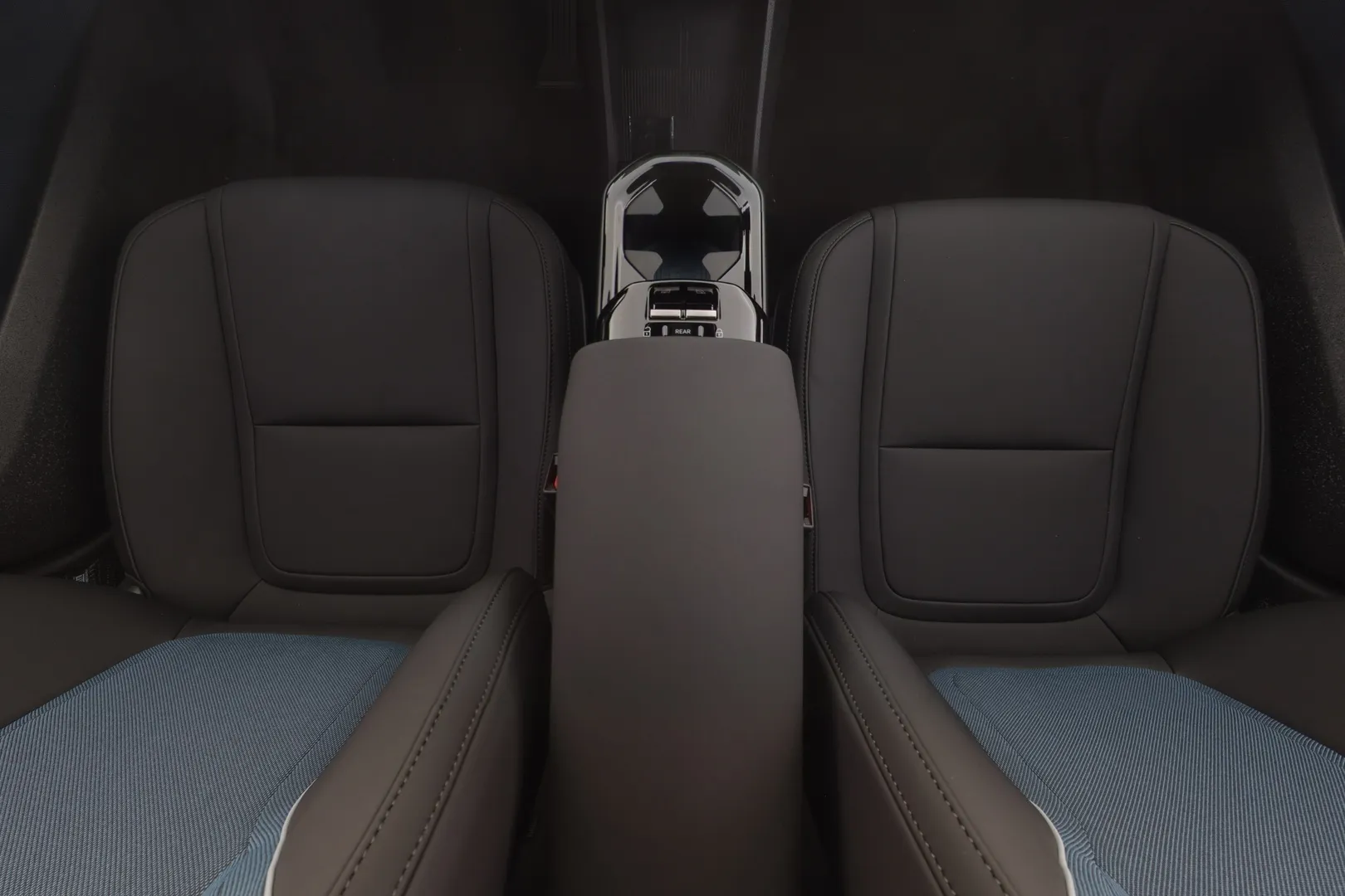 Volvo EX30 SSJ-667 carousel image
