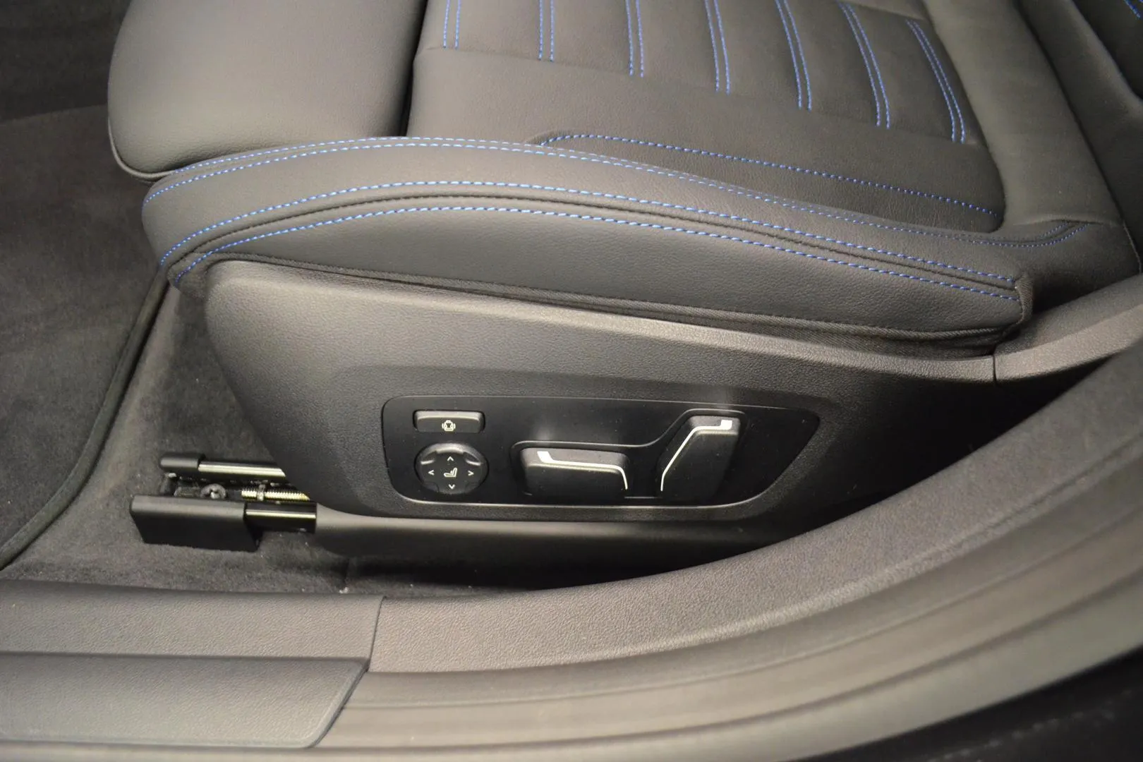 BMW I4 M60 SSK-948 carousel image