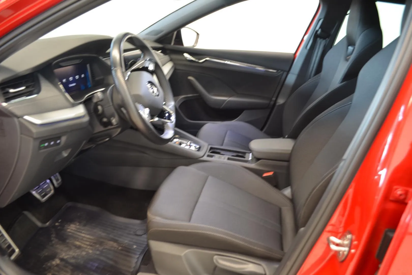Skoda Octavia MVJ-762 carousel image