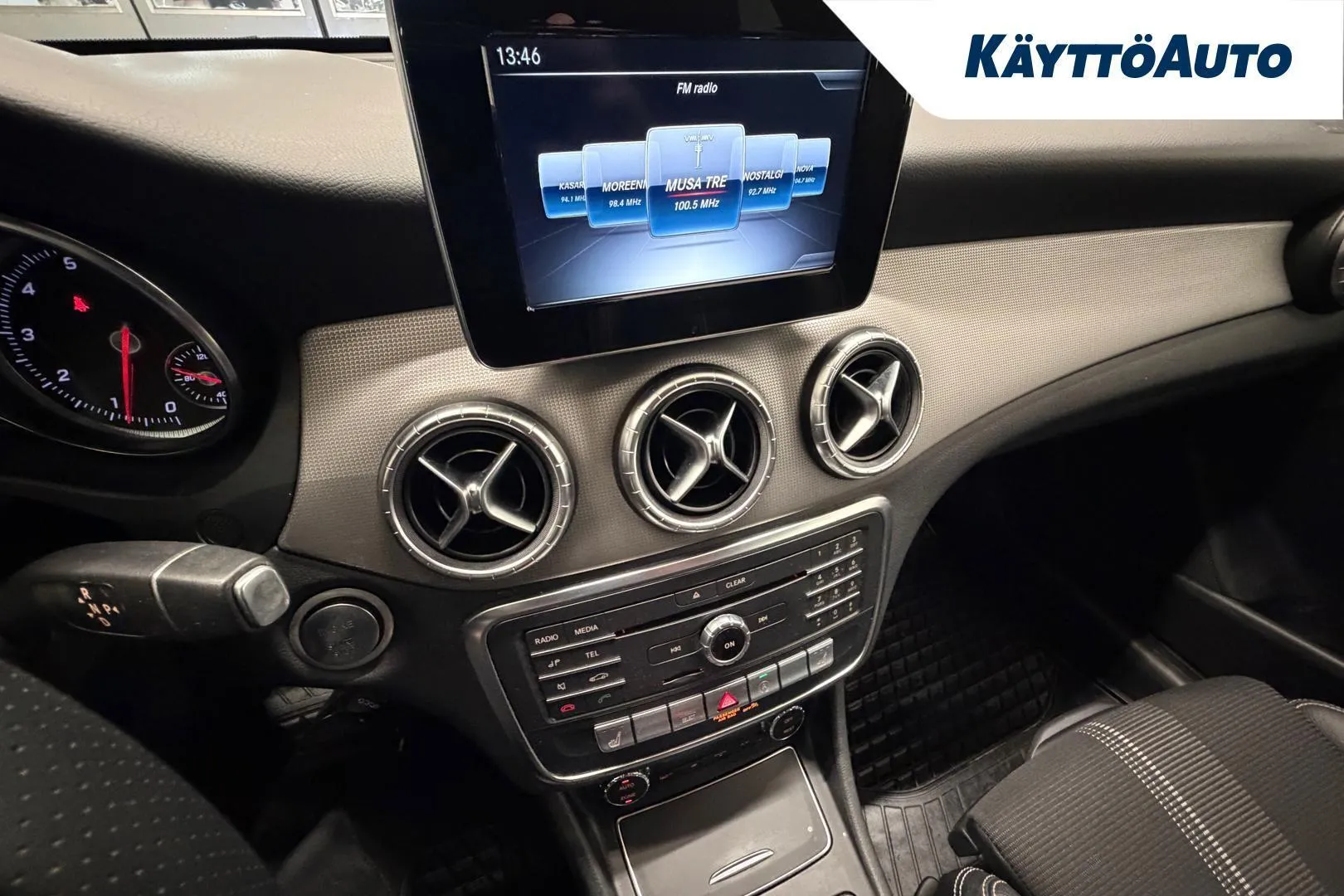 Mercedes-Benz CLA YJJ-982 carousel image