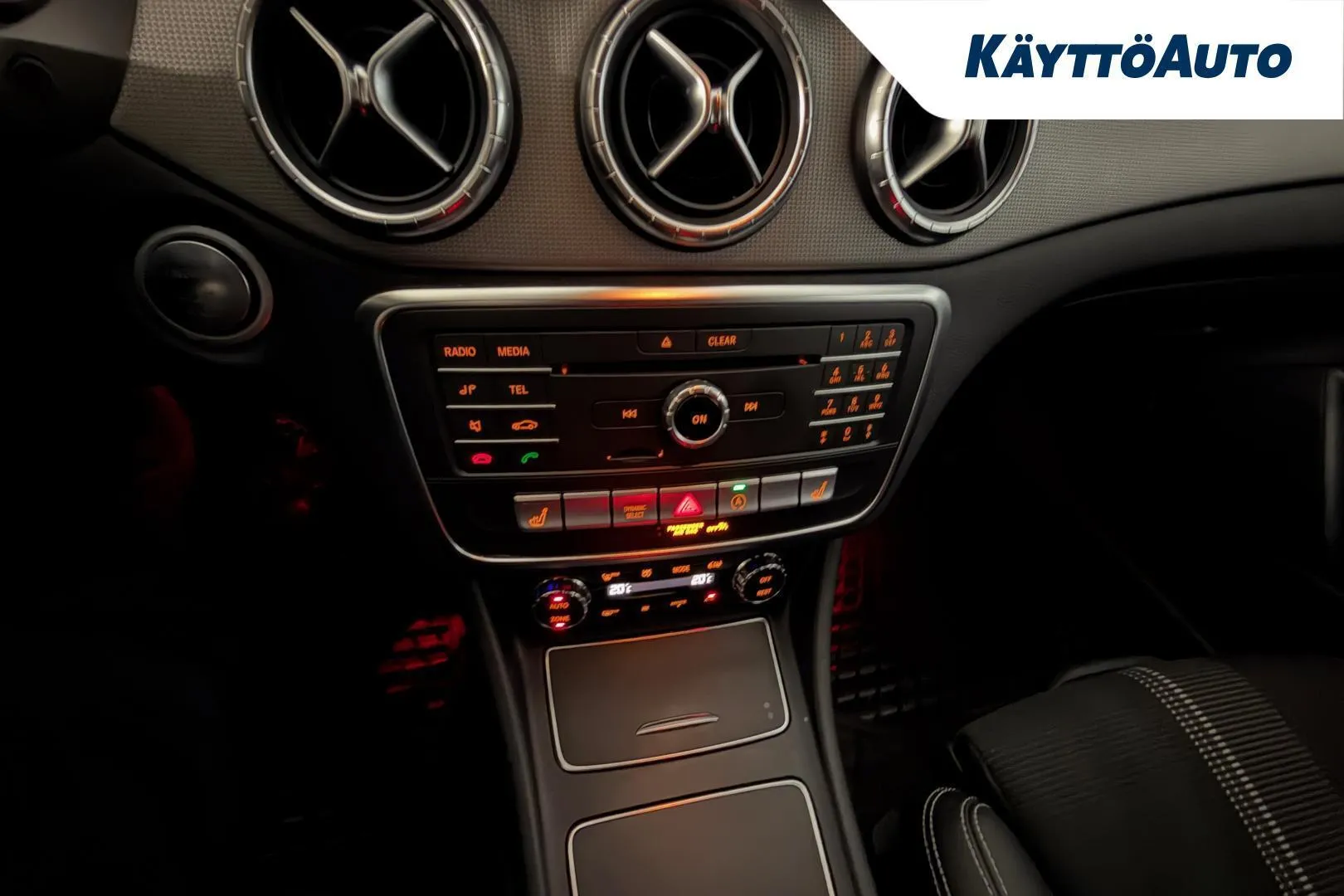 Mercedes-Benz CLA YJJ-982 carousel image