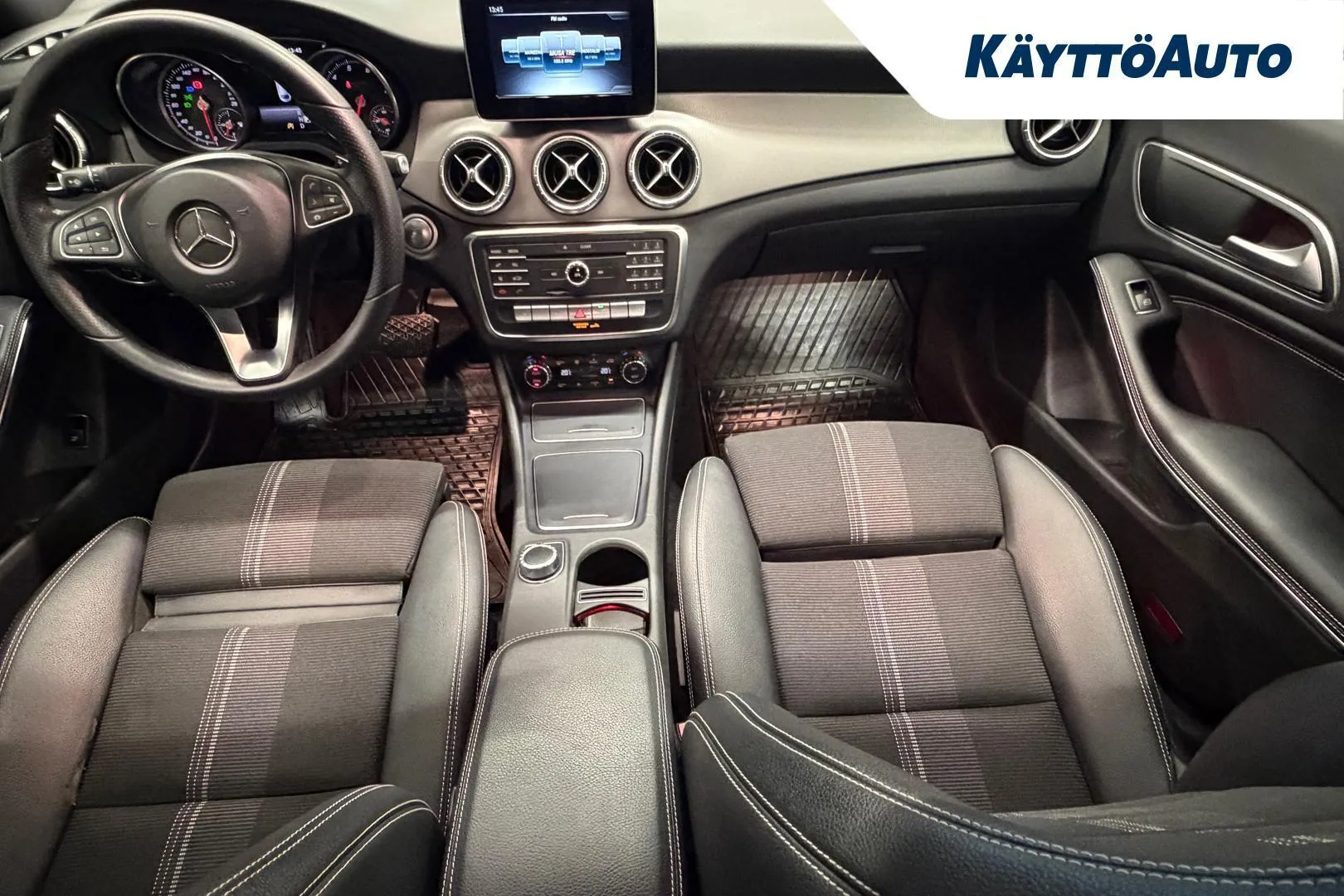 Mercedes-Benz CLA YJJ-982 carousel image