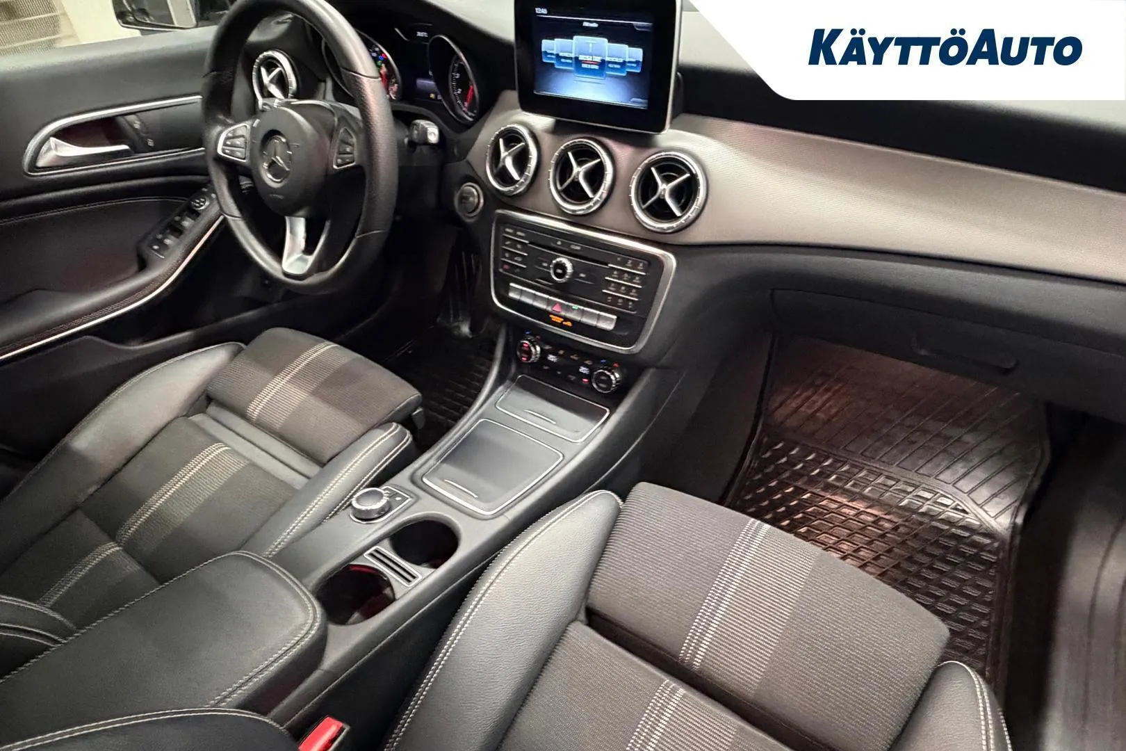 Mercedes-Benz CLA YJJ-982 carousel image