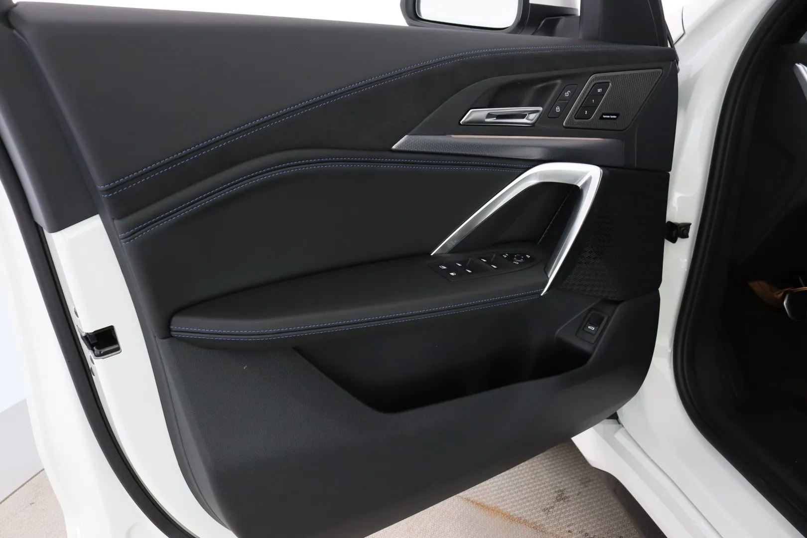 BMW X1 SSN-380 carousel image