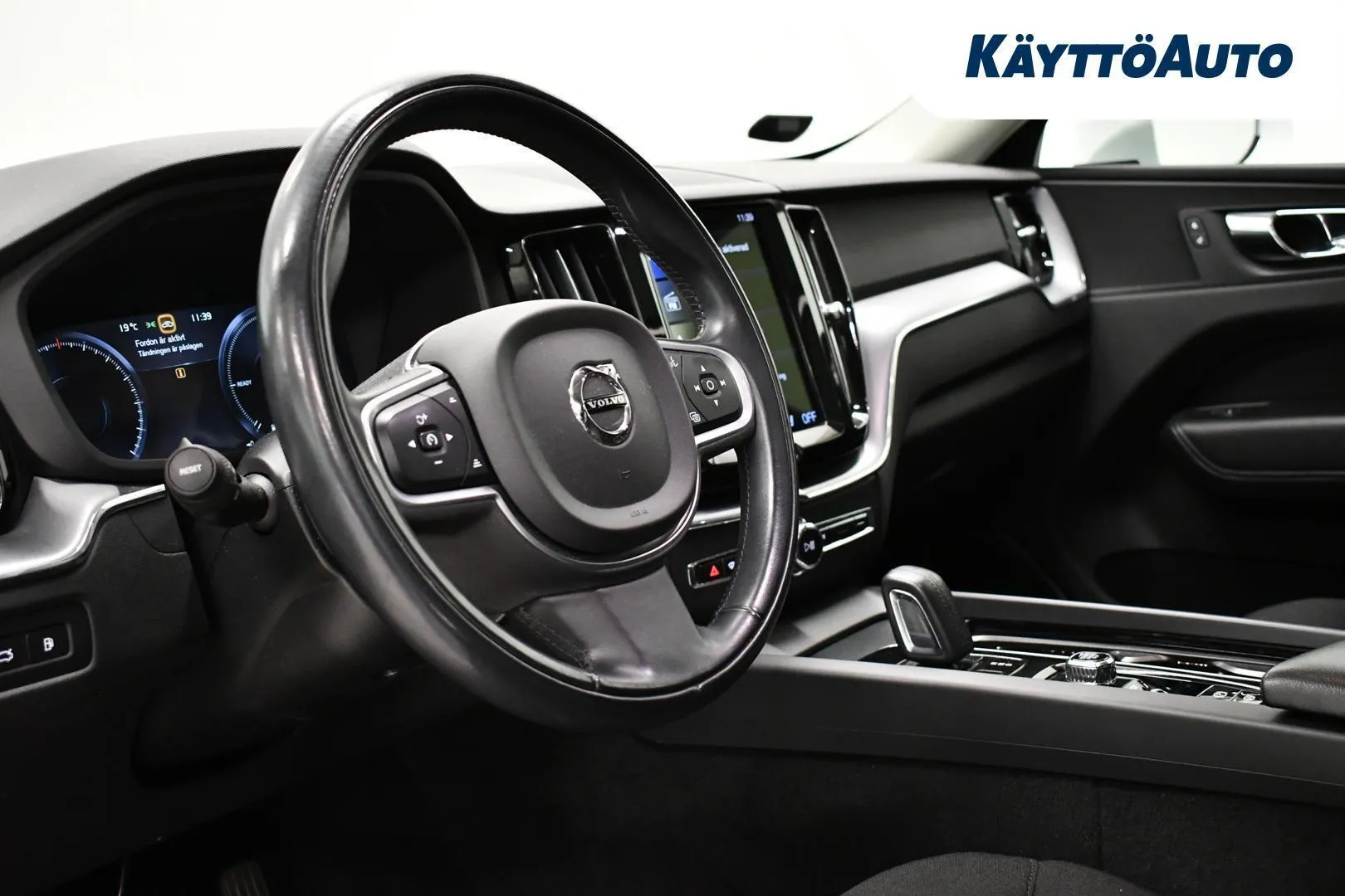 Volvo XC60 YLK-214 carousel image