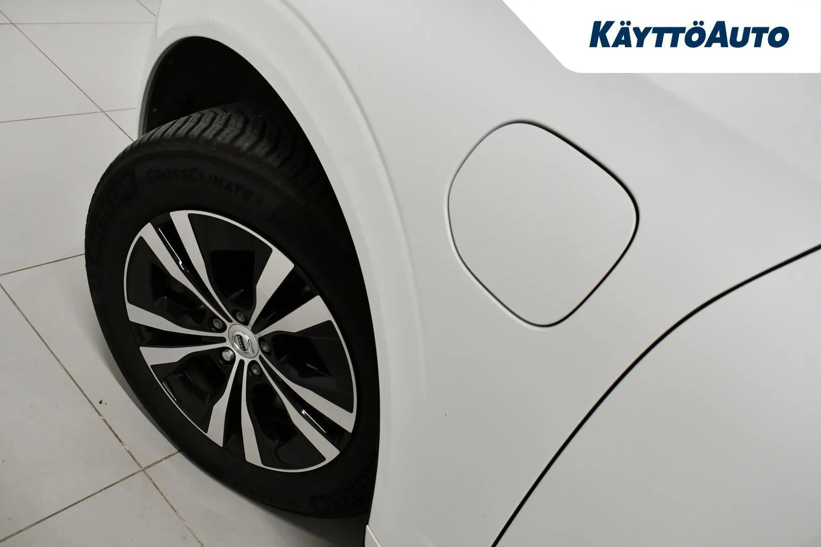 Volvo XC60 YLK-214 carousel image
