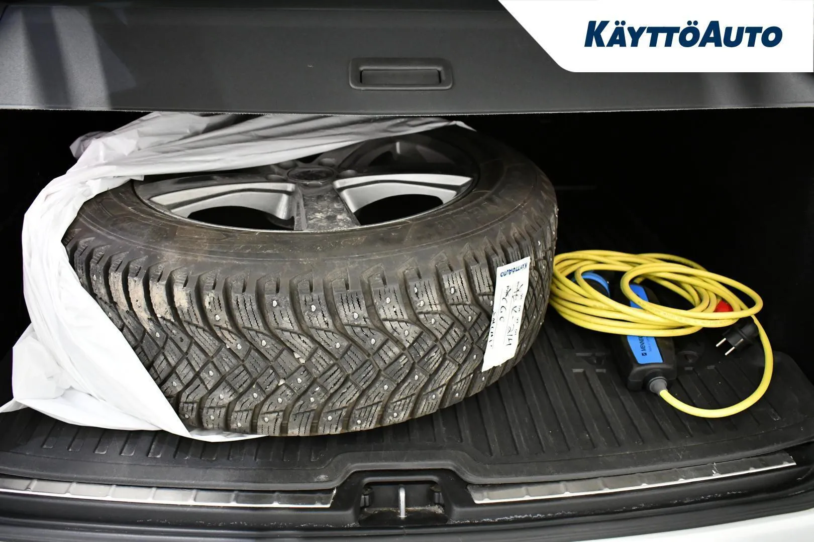 Volvo XC60 YLK-214 carousel image